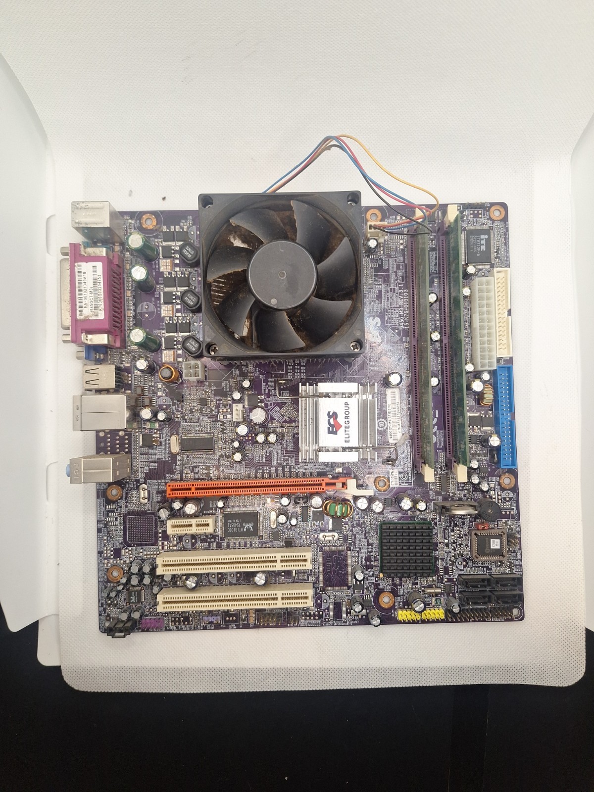 ECS Elitegroup 945GCT-M3 Motherboard with Intel Celeron 420 and Hynix 1 GB RAM