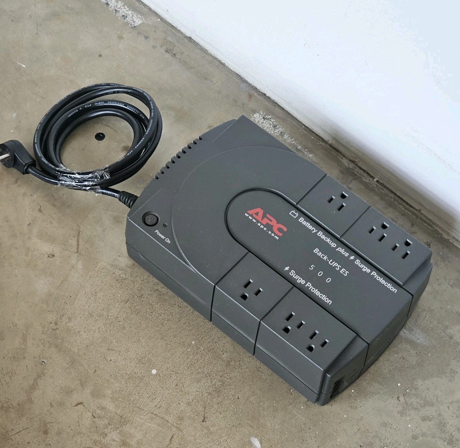 APC Back-UPS ES 500 Battery Backup Plus Surge Protector BE500R No Battery, WORKS