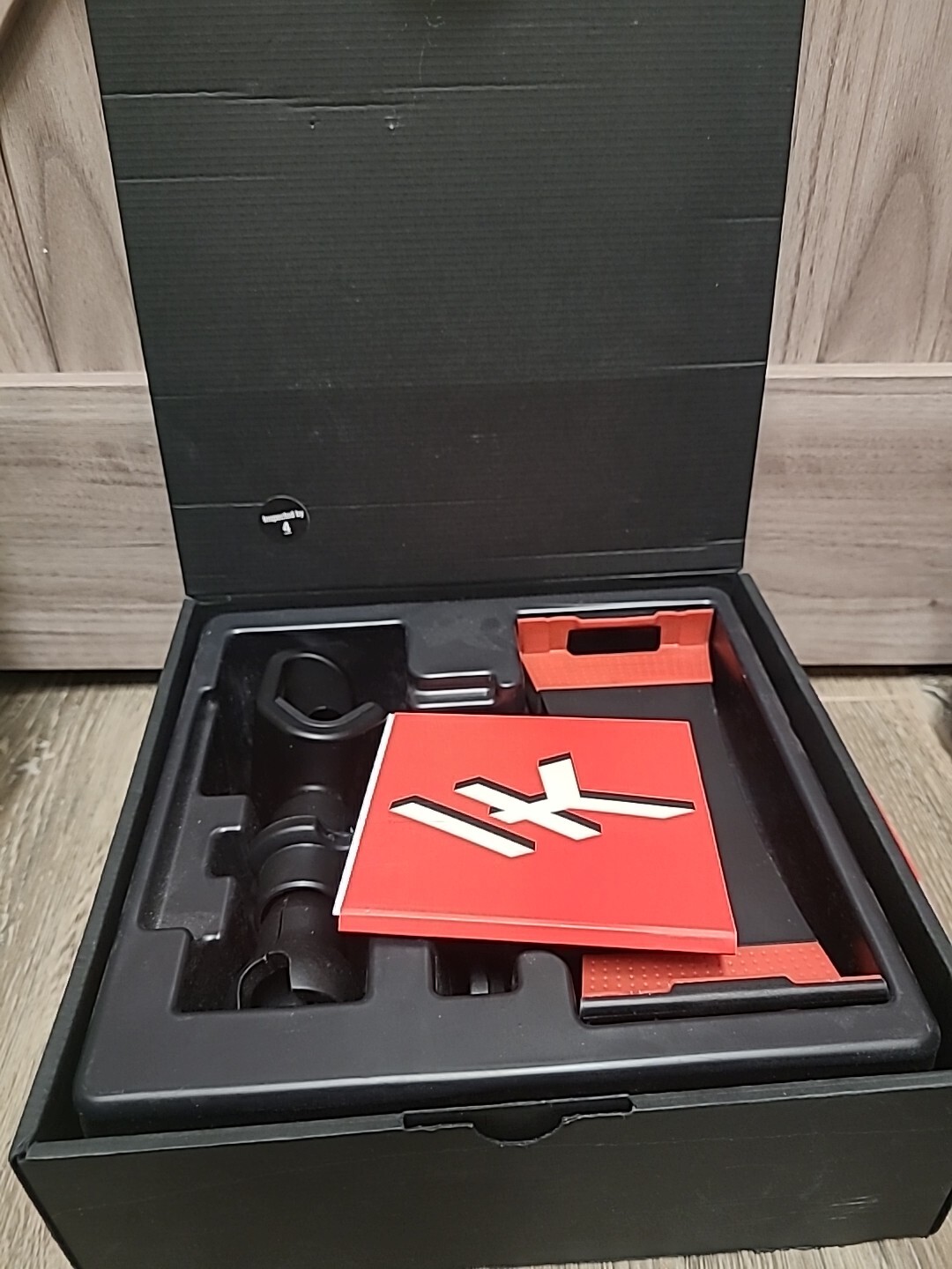 IK Multimedia iKlip3 for iPad or Tablet with Mic Stand Adapter 