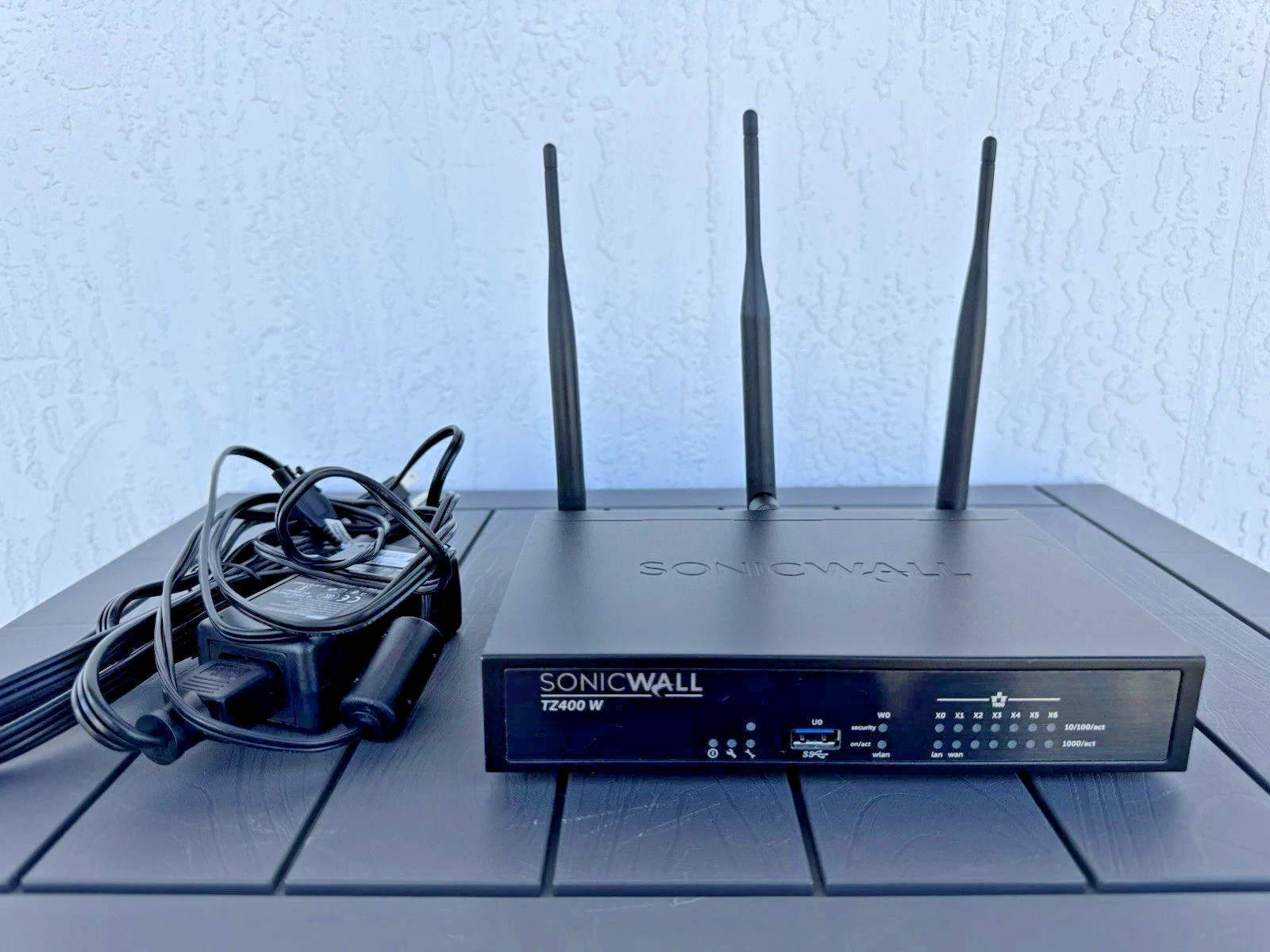 Dell SonicWall TZ400 Network Security - APL28-0B4 Firewall Appliance W Power Sup