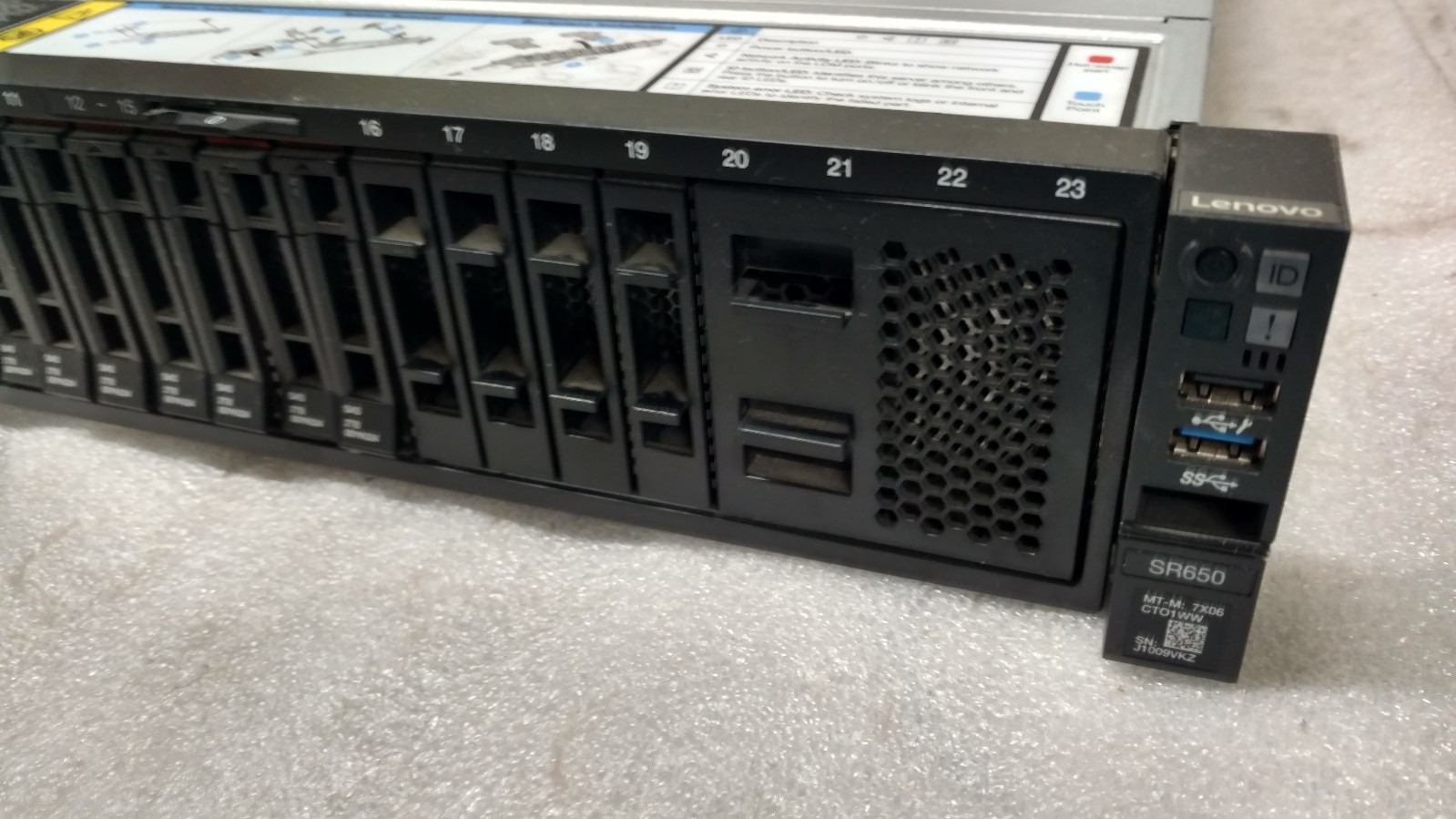 Lenovo Thinksystem SR650 24xSFF Server * 2x Silver 4114 2.2Ghz, 32GB Ram, No HDD