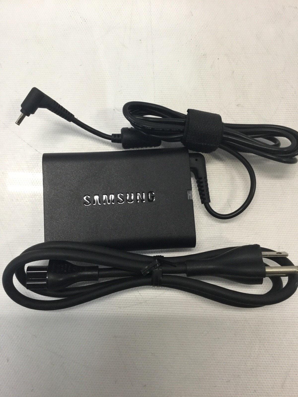 Genuine OEM Samsung PA-1400-24 AC Adapter Power Supply 19V 2.1A 