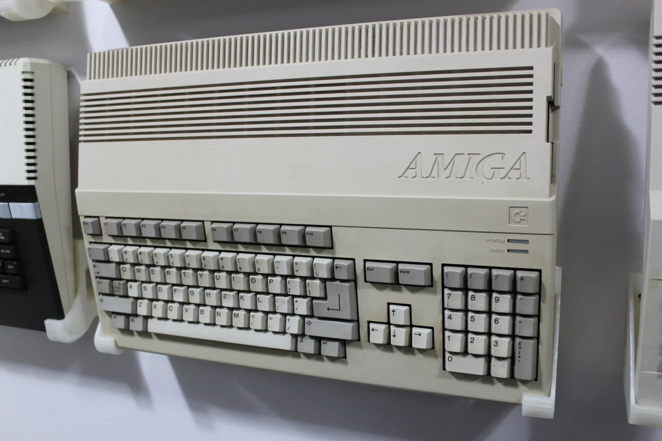 Amiga 500 Presentation Stand and Wall Mount
