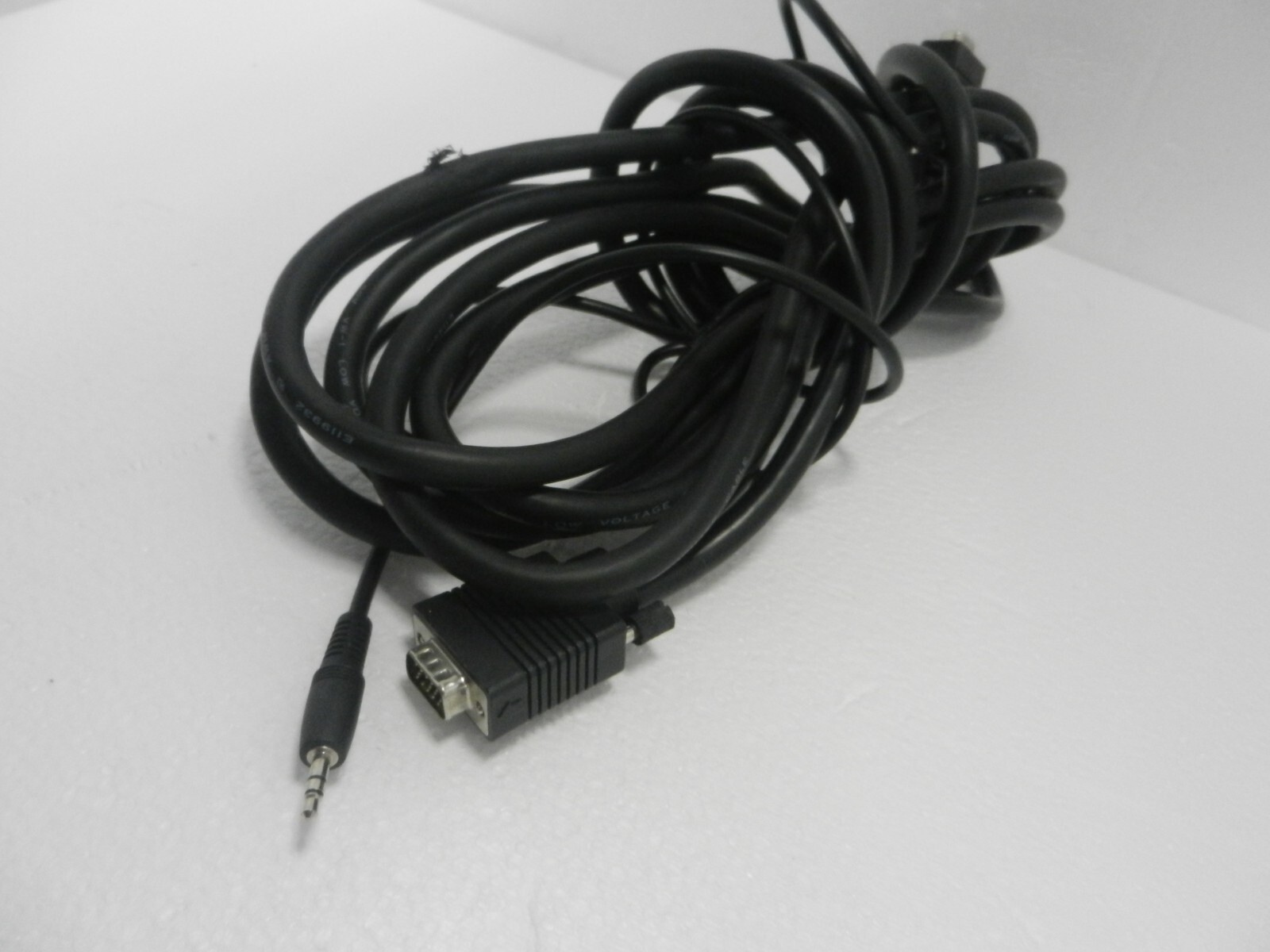 PROJECTOR or Computer DISPLAY - AWM Heavy Duty Cable E119932 VGA + Audio
