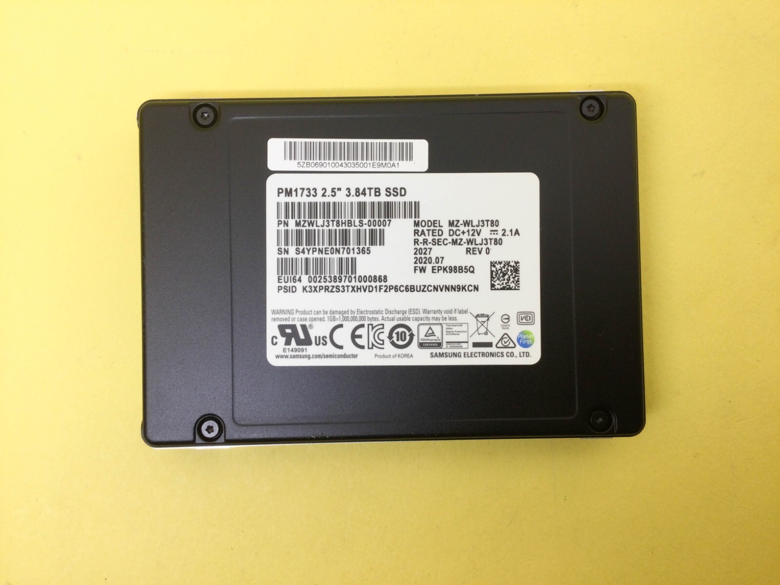 MZ-WLJ3T80 Samsung PM1733 3.84TB PCIe NVME U.2 2.5in SSD MZWLJ3T8HBLS