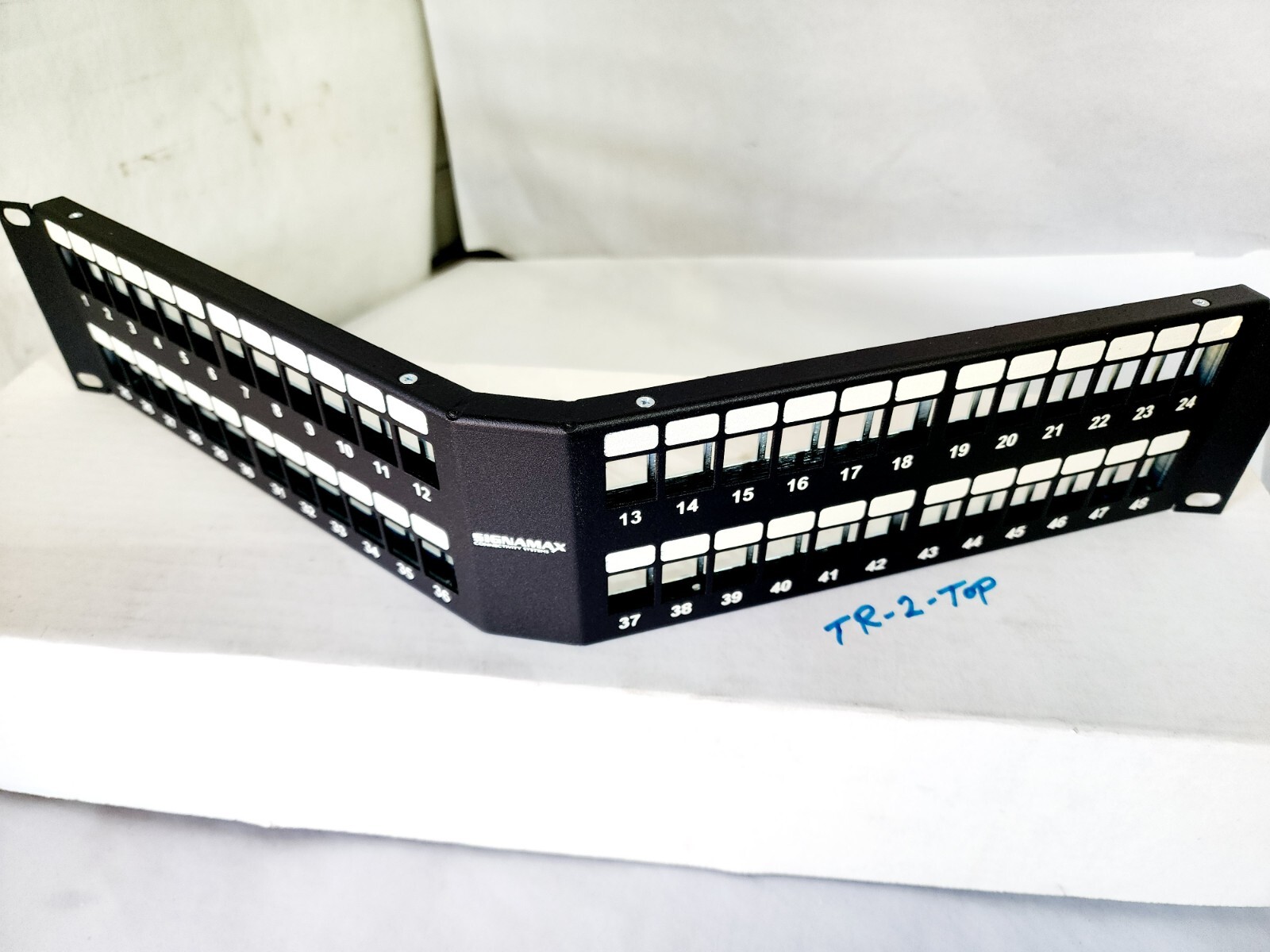 Signamax 48U-HDMMP-A 48 Port Angled High Density Panel