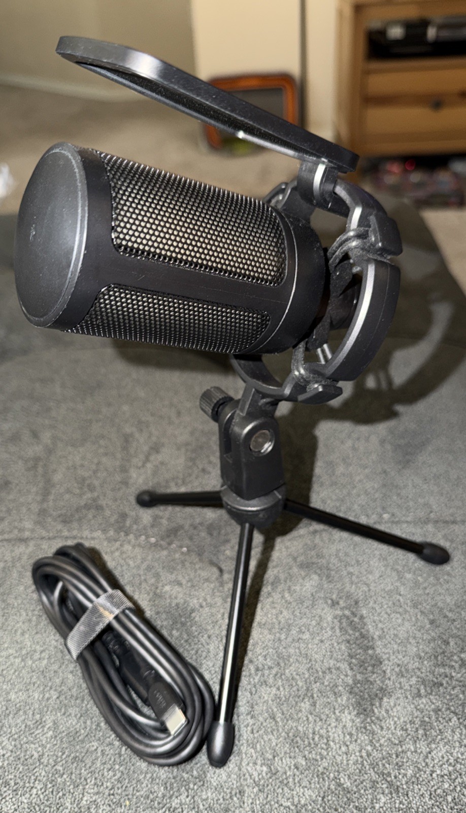 Fifine Ampligame A6V USB Gaming Microphone- Streaming, Plug and Play, Pop Filter