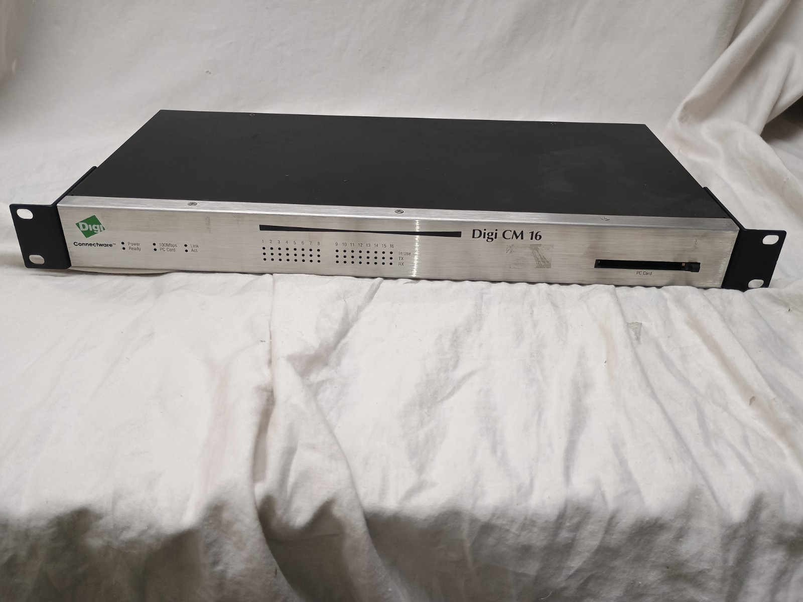 Digi International 70001910 CM 16-Port 1U Rack-Mountable Console Server