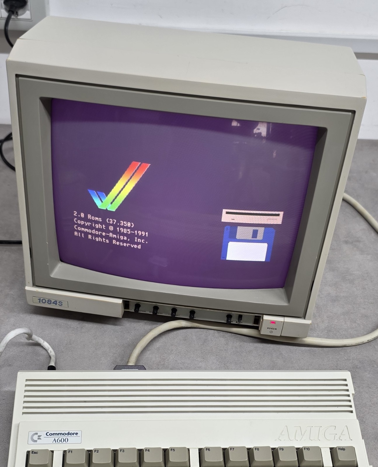 Commodore 1084S-P VDE Monitor For Vintage Computers 1 Unit