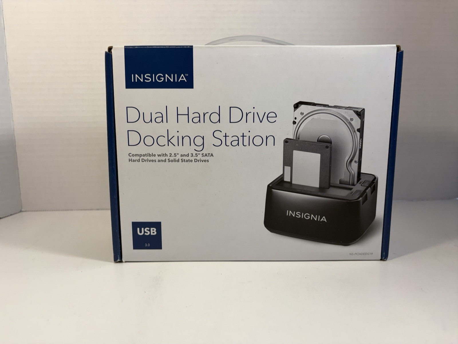 Insignia NS-PCHDEDS19 2-Bay Hard Drive Docking Station