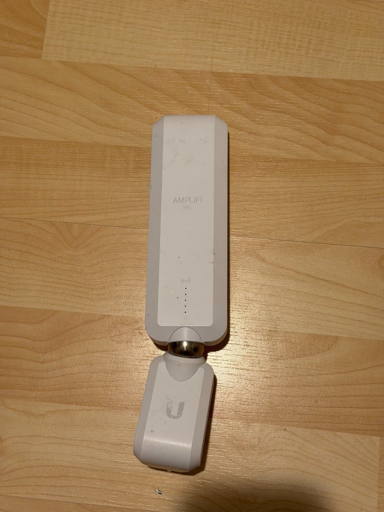 Ubiquiti AmpliFi HD Mesh WiFi Router with Mesh Point