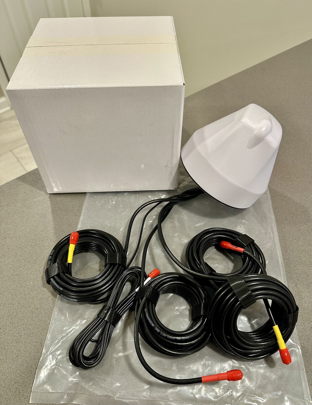 5-in-1 LTE + Wi-Fi + GPS Screw Mount Combination Vehicle Antenna - NEW