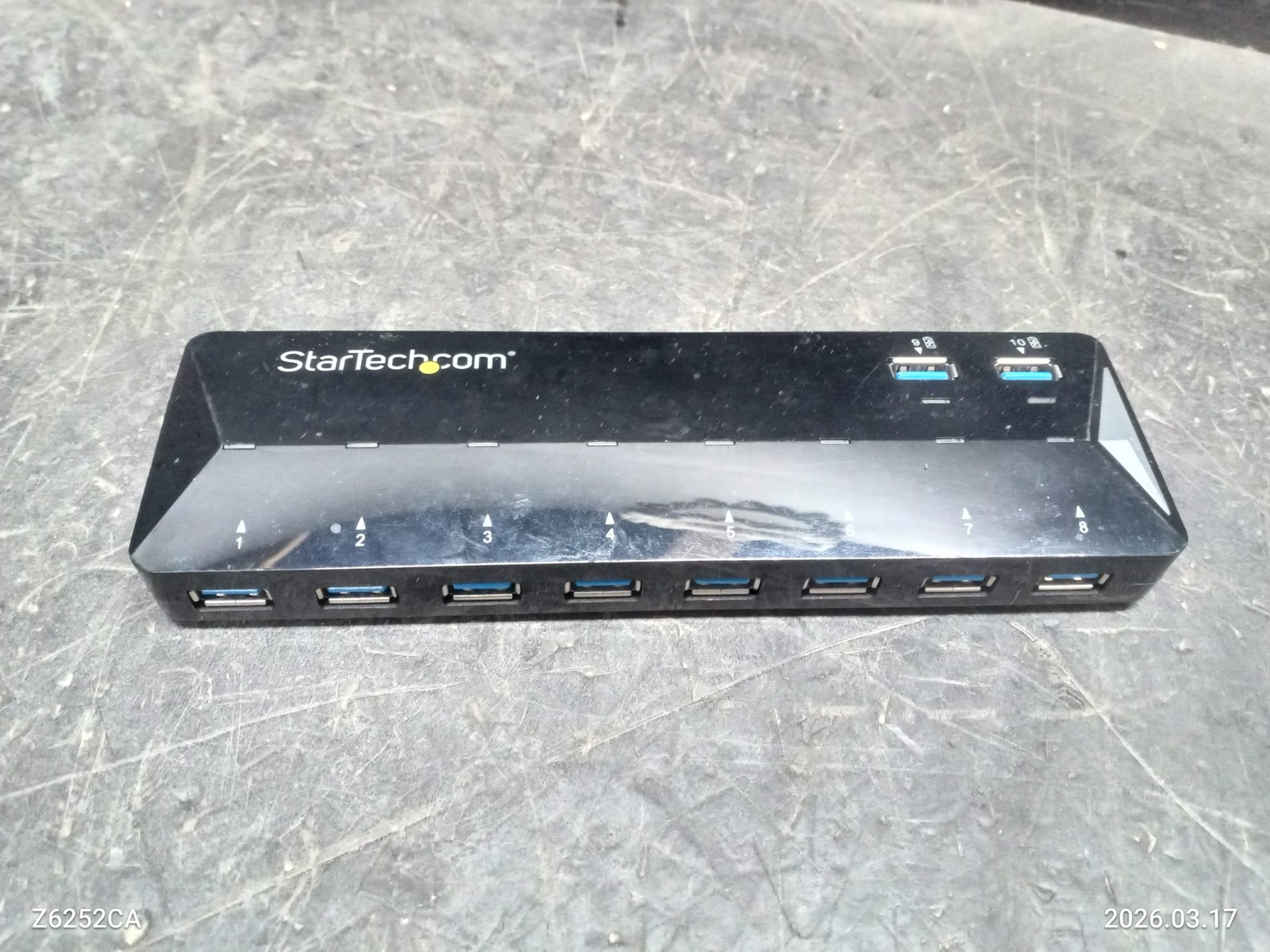 StarTech.com 10-Port USB 3.0 Hub Model ST103008U2C