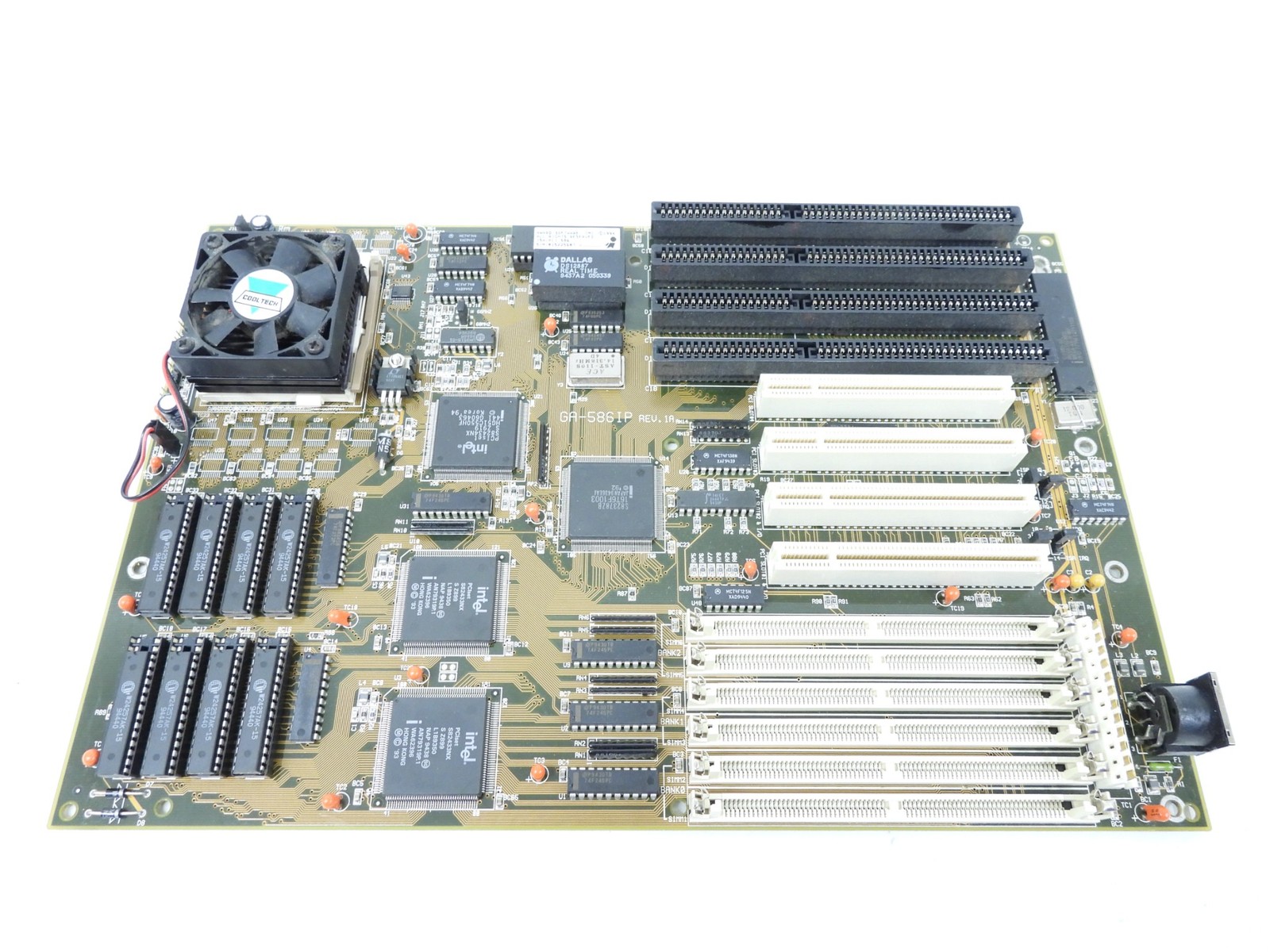 Gigabyte Ga-586IP Vintage Computer Motherboard  (good condition)
