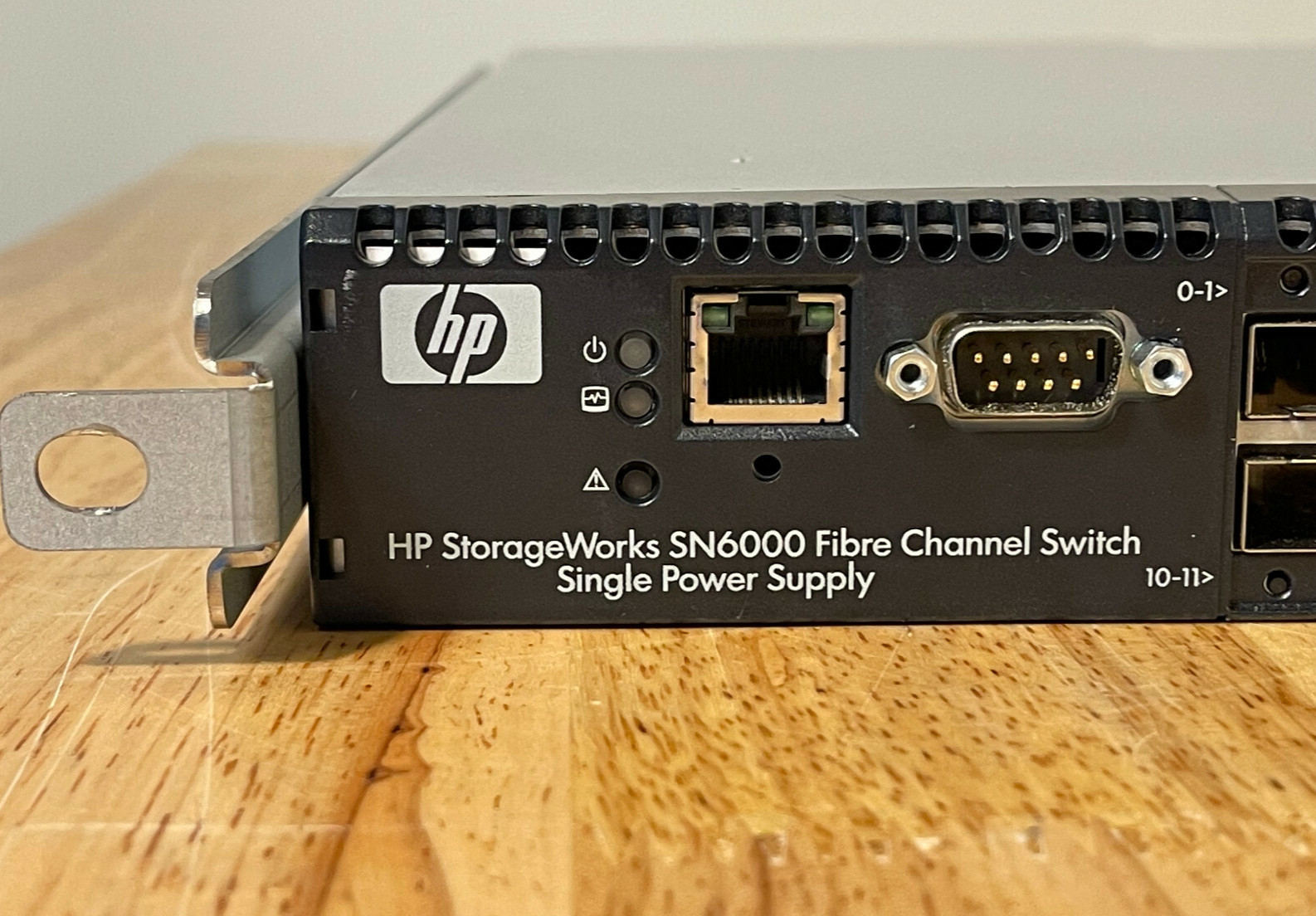 HP SN6000 StorageWorks Stackable 8Gb Fibre Channel Switch 20x SFP 4x XPAK No PSU