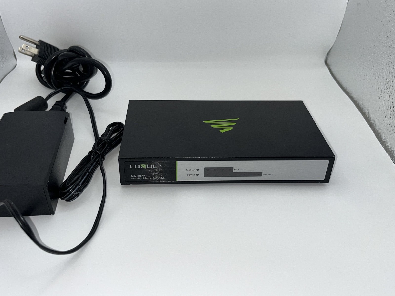 Luxul XFS-1084P - 8-Port Fast Ethernet POE Switch - Used, works