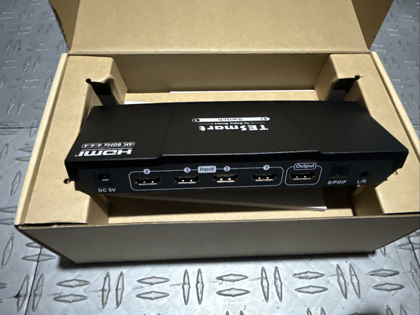 TESmart 4x1 DP KVM Switch | 4K@60Hz Ultra HD | Mechanical & Multimedia Keyboards