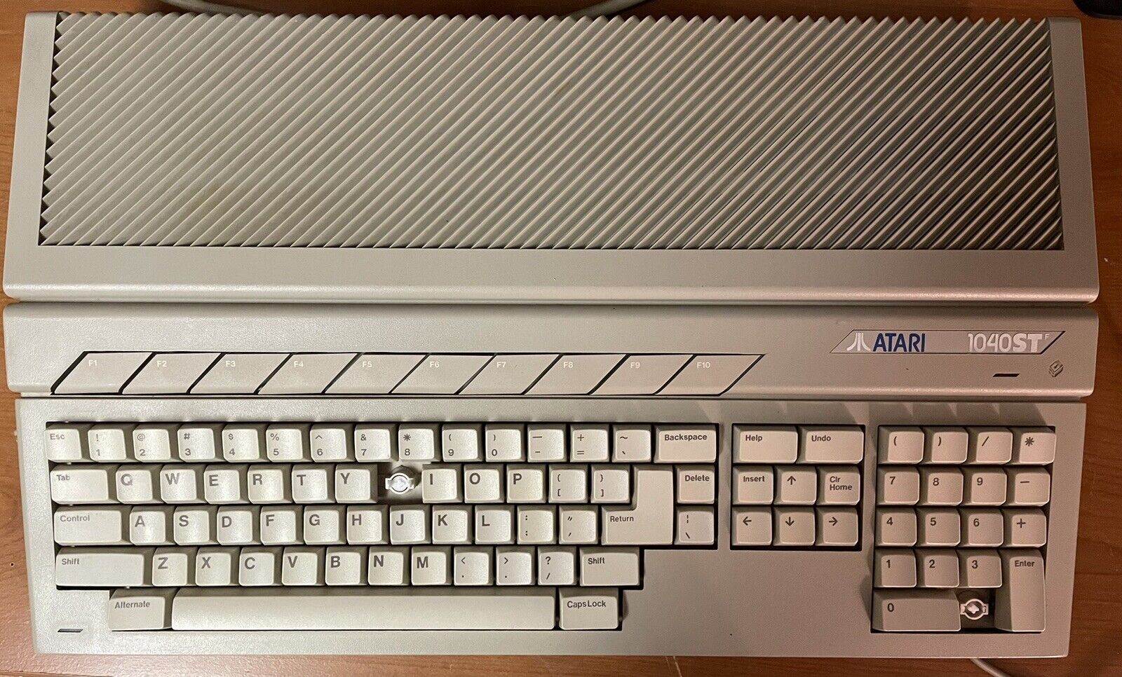 Atari 1040 STf Computer Boots w/ Atari Mouse (no Monitor)