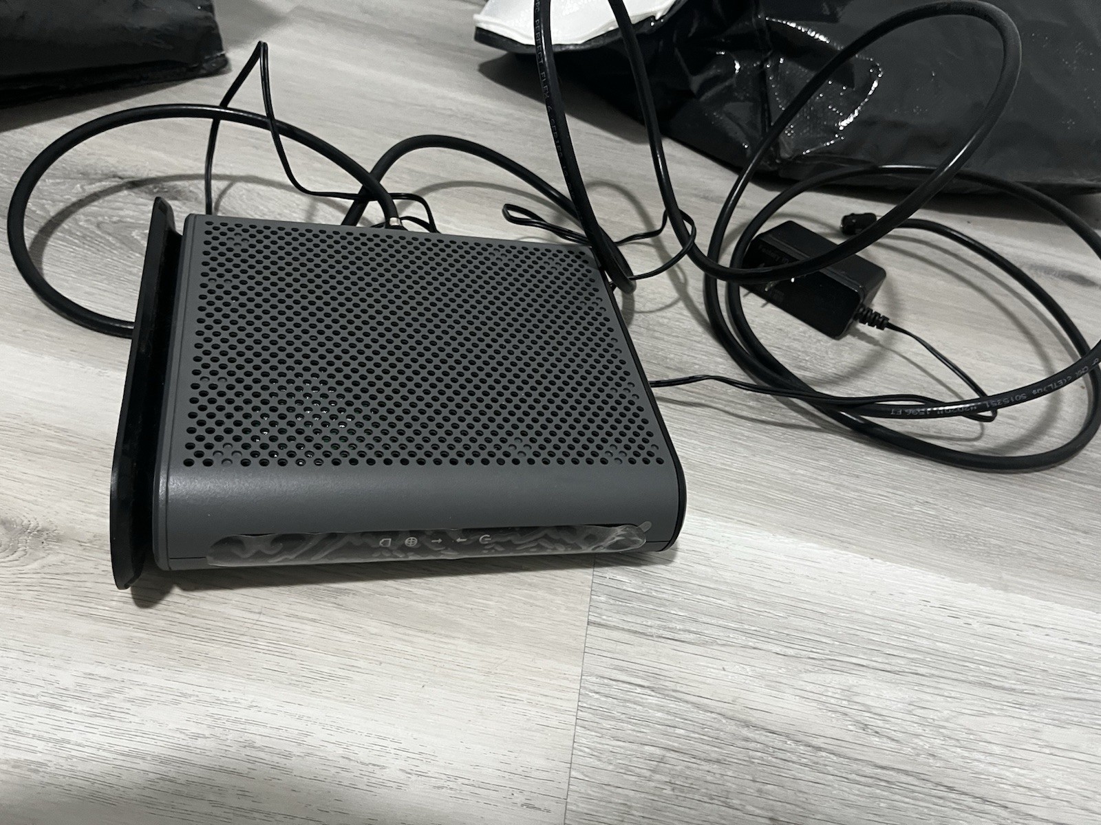Motorola MB7621 Cable Modem 24x8 DOCSIS 3.0 Working Used Power And Ethernet Cord