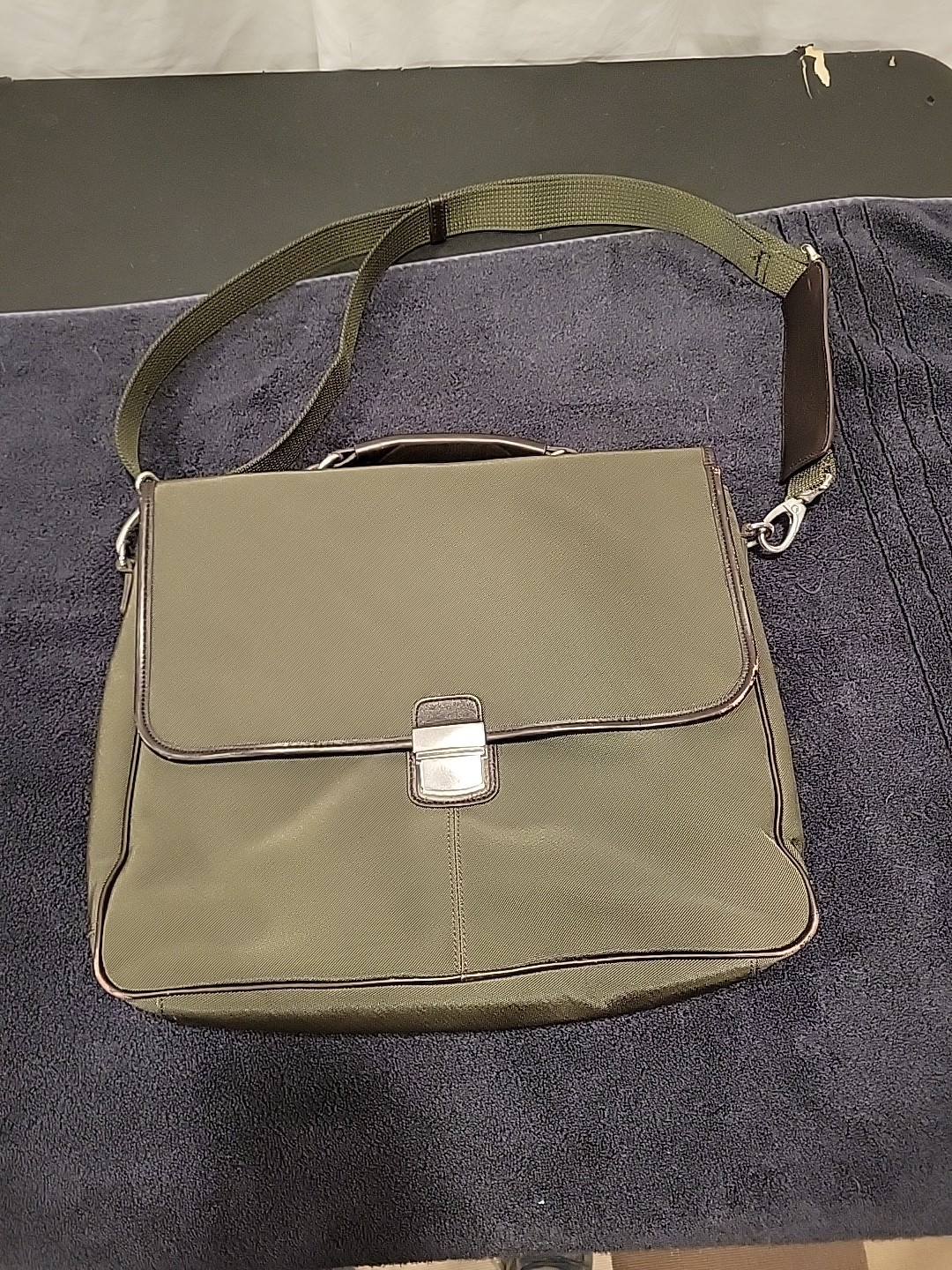 Banana Republic Messanger Computer Laptop Bag Backpack Olive Green 