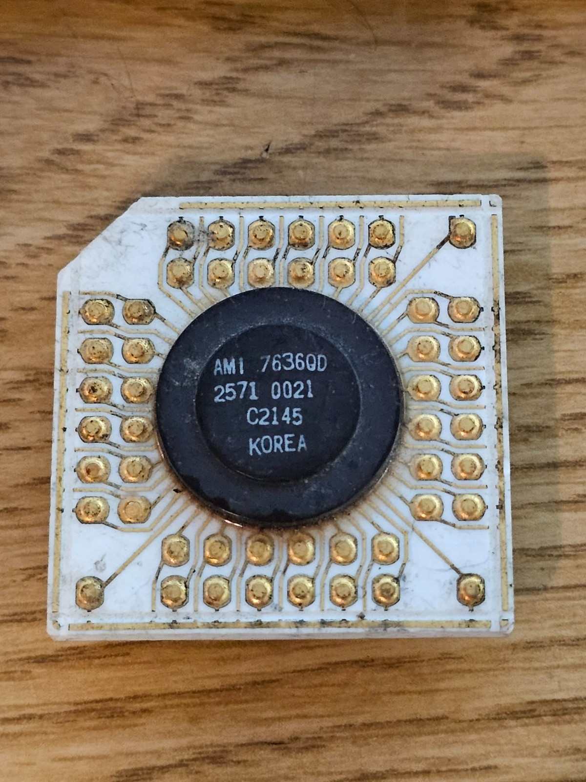 Vintage Retro Clean White Gold Pin Ceramic Processor AMI / BURROUGHS CPU IC 1976