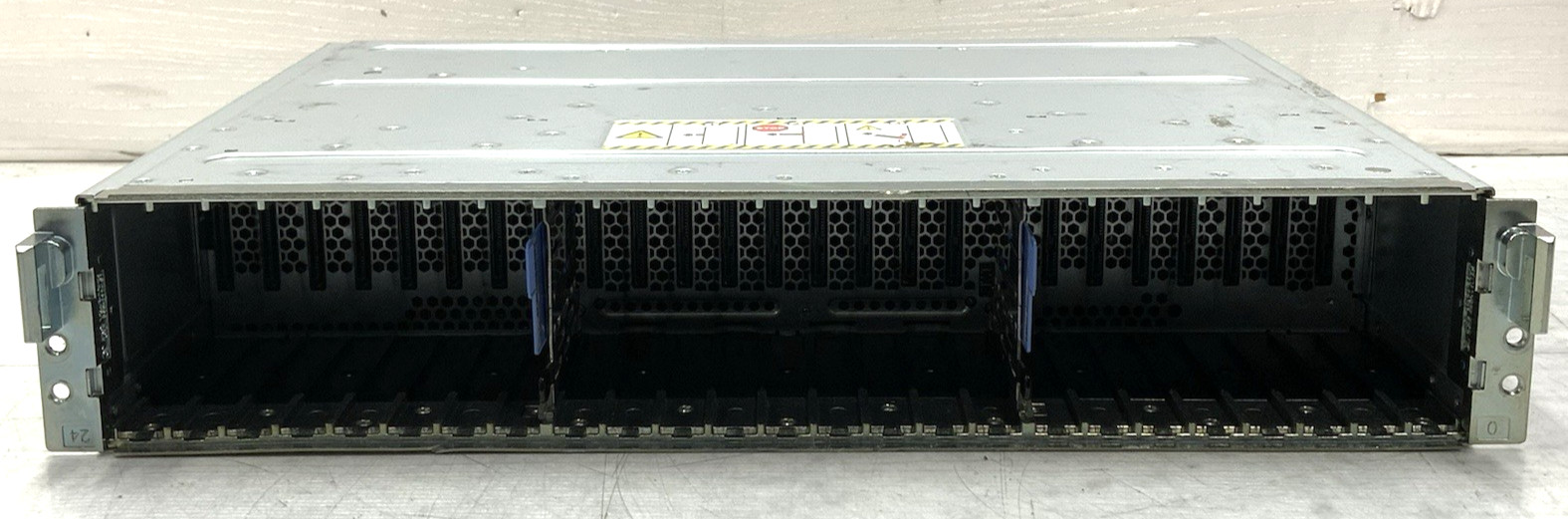 EMC SAE 25-Bay Storage Expansion Array w/ 2x 303-104-000E | NO HDD