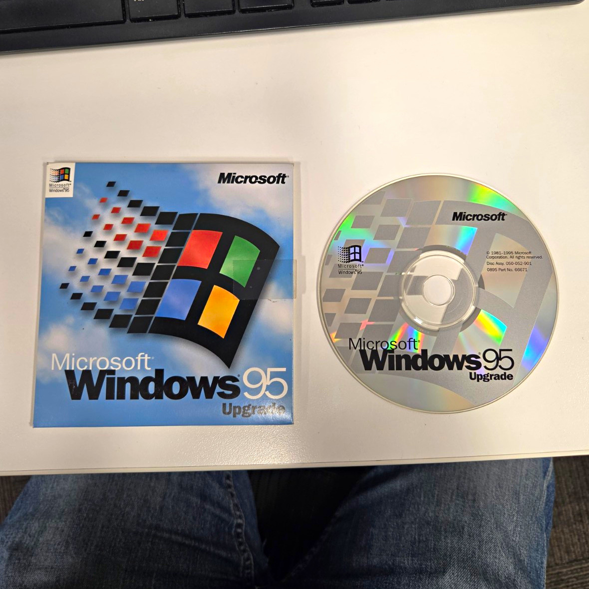 Microsoft Windows 95 Upgrade CD English w/ CD Key Sleeve & Product ID Card