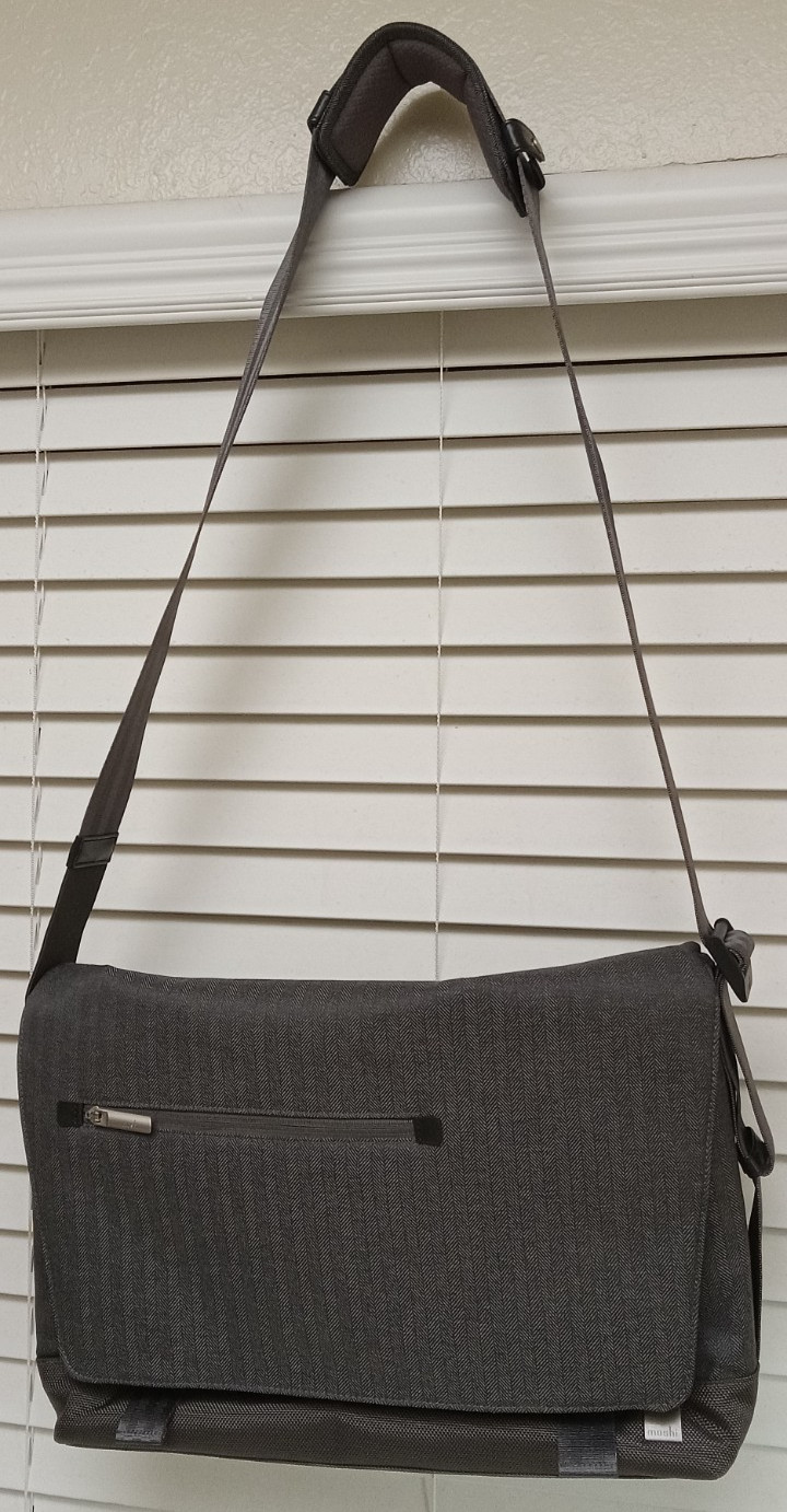 NEW Moshi Aerio Messenger Bag Charcoal NWOT | 15" Laptop Tablet Water Resistant