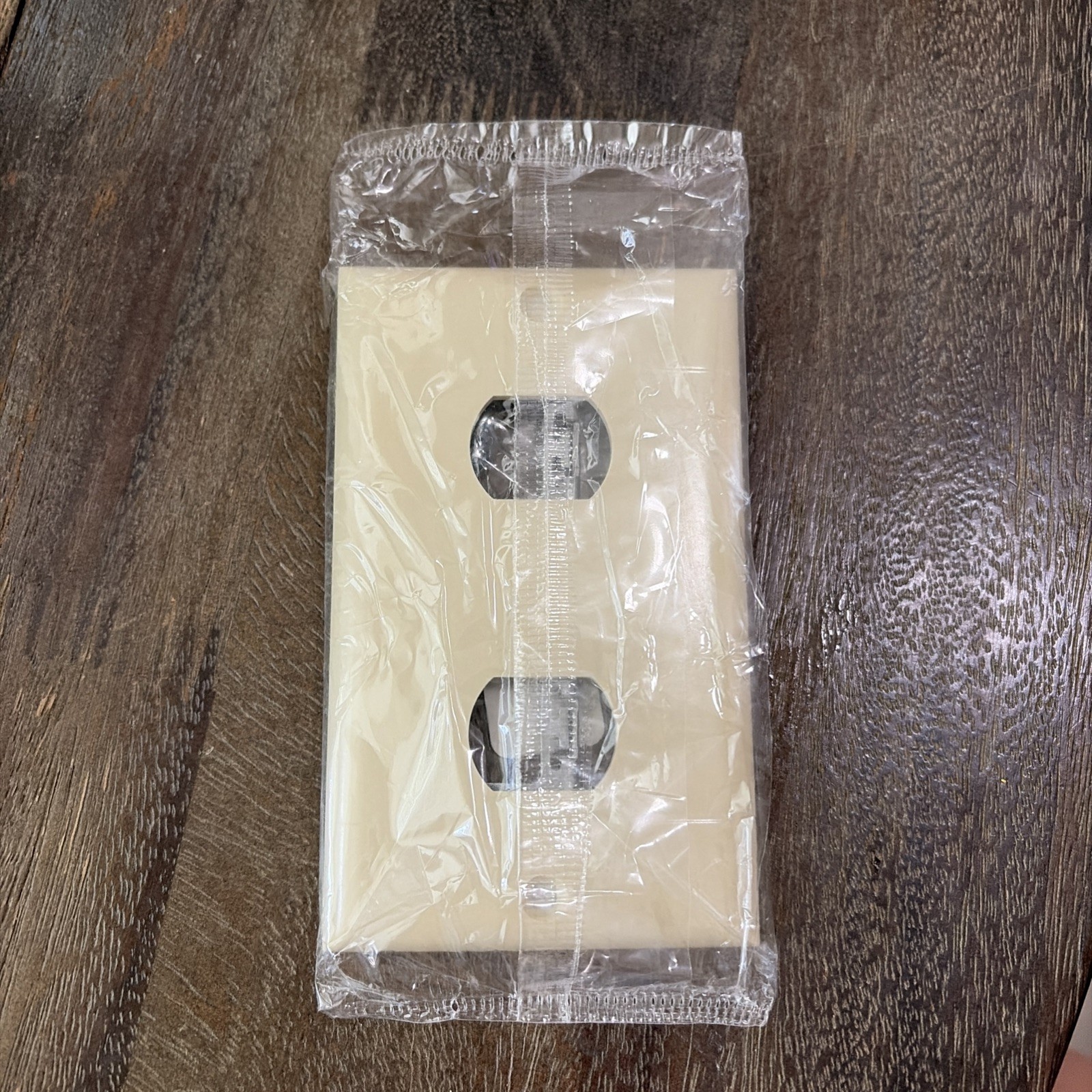 Legrand K2i Plastic Despard Opening Wall Plate 1 Gang Two Horizontal Opening Inc