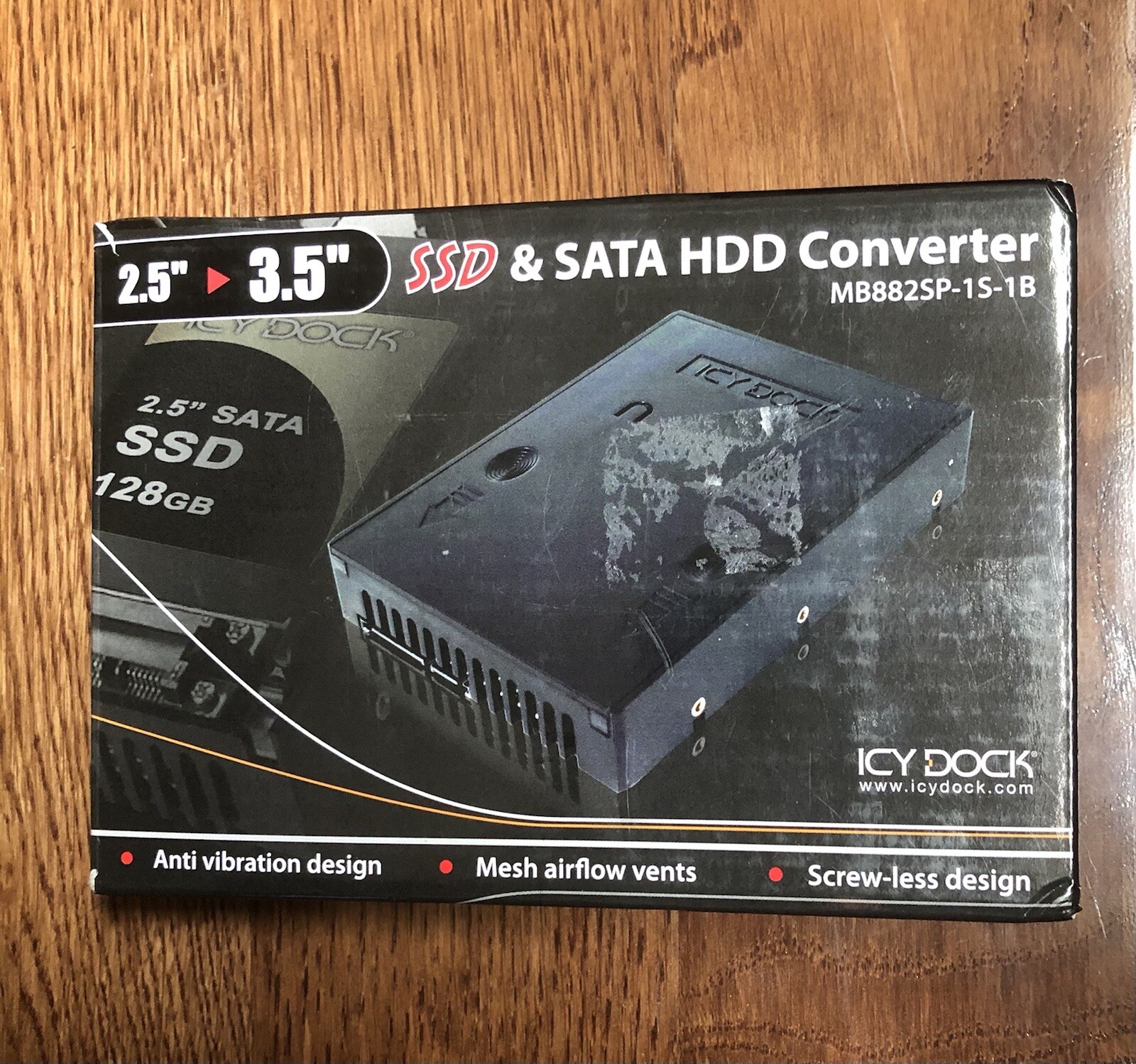 ICY DOCK EZ Converter Slim SATA SSD 2.5" to 3.5" Hard Drive Case MB882SP-1S-1B