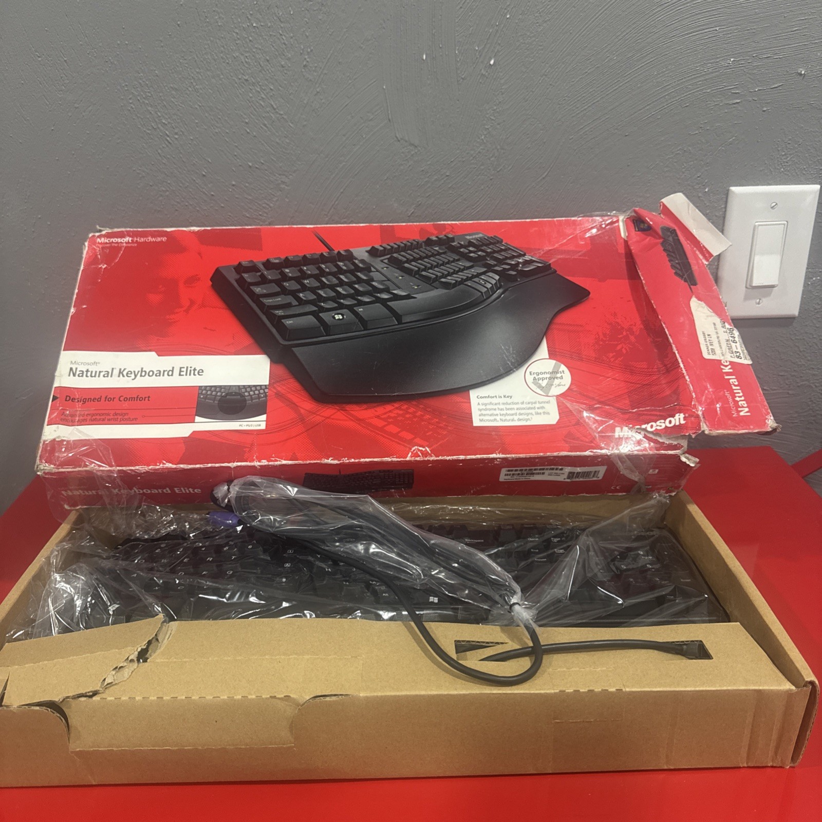 Microsoft Natural Elite Keyboard Win95 PS/2 black Ergonomic open box