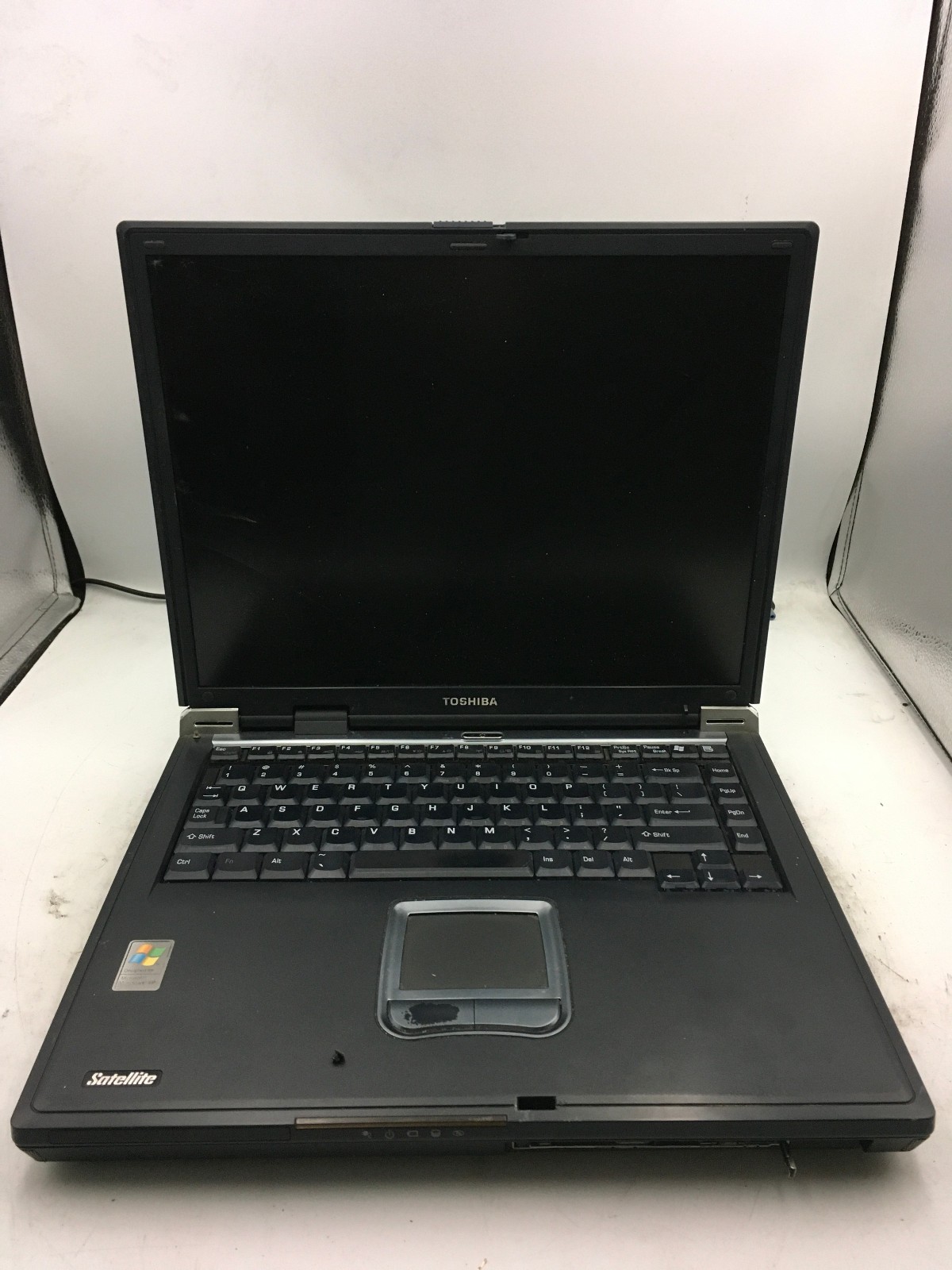 TOSHIBA SATELLITE 1135 S1552 - FOR PARTS/BAD LCD - INTEL PENTIUM 4 -512MB RAM-BB