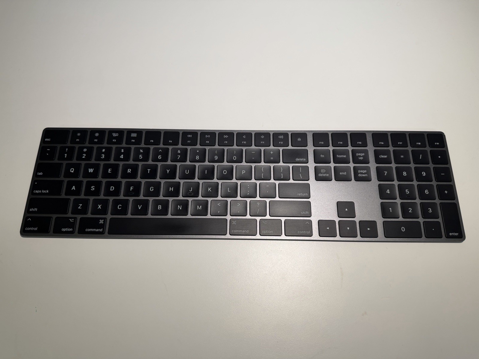 Apple A1843 Wireless Bluetooth Magic Keyboard With Numeric Keypad BLACK