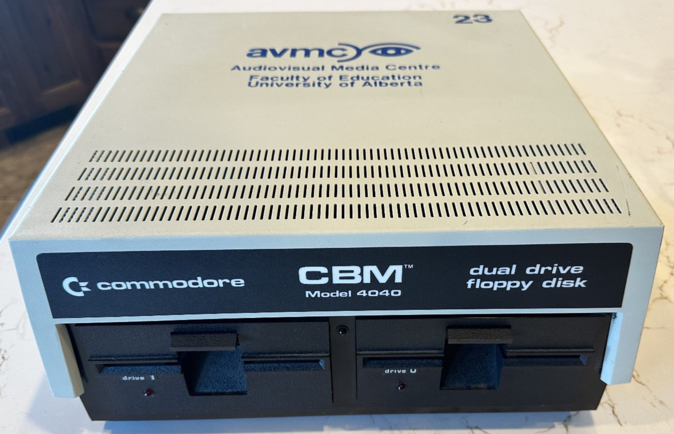 Commodore CBM 4040 floppy drive for PET computer - EXCELLENT CONDITION