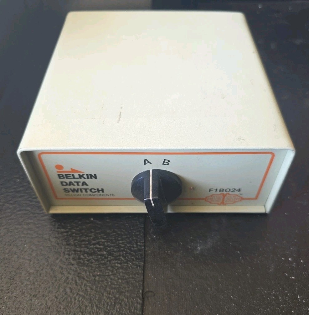 Belkin Data Switch F1B024, 2-Ports, Great Condition, Durable Metal Case No Cable