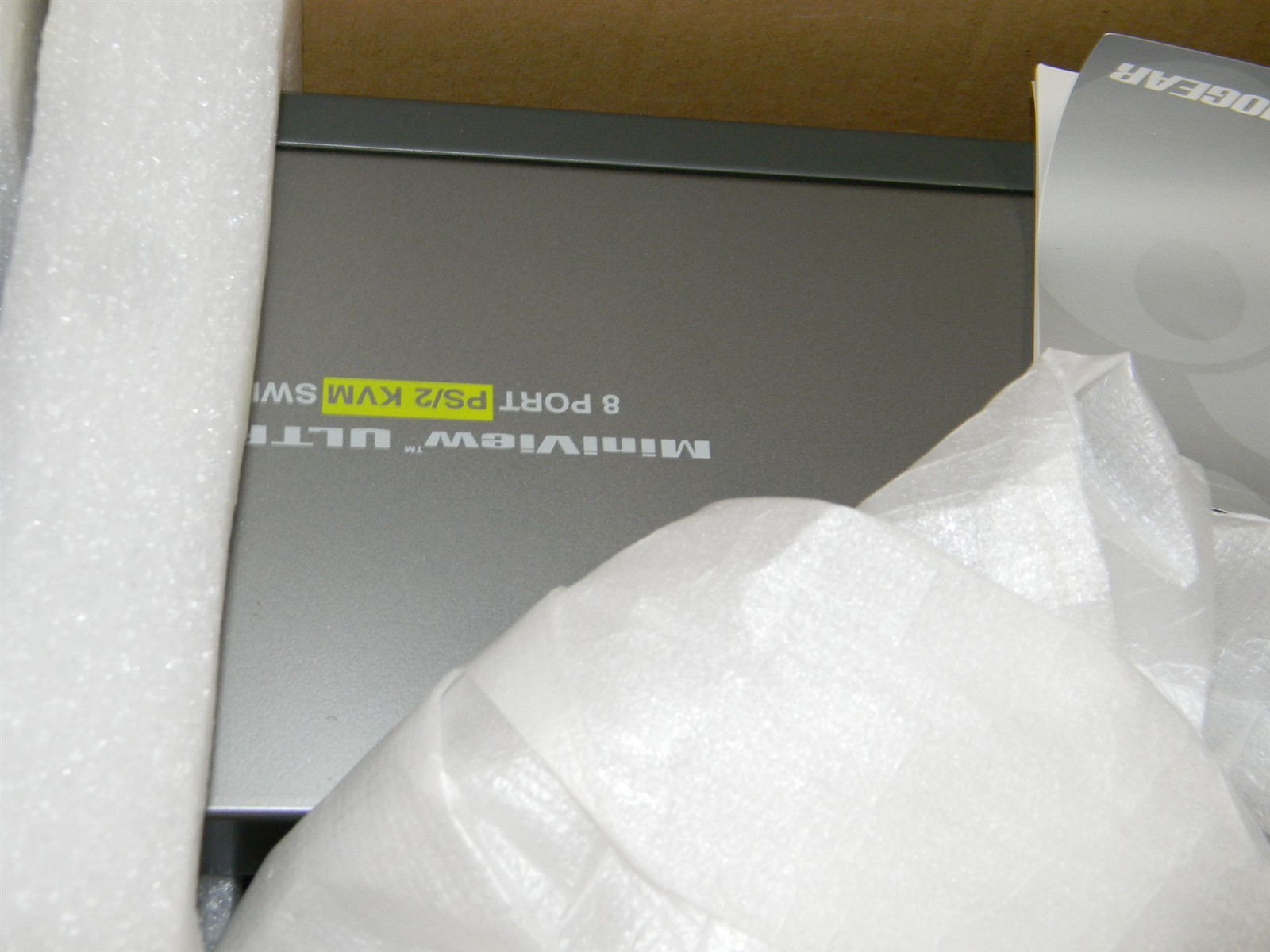 IOGear MiniView ULTRA 8-Port PS/2 KVM Switch GCS138 New in Box