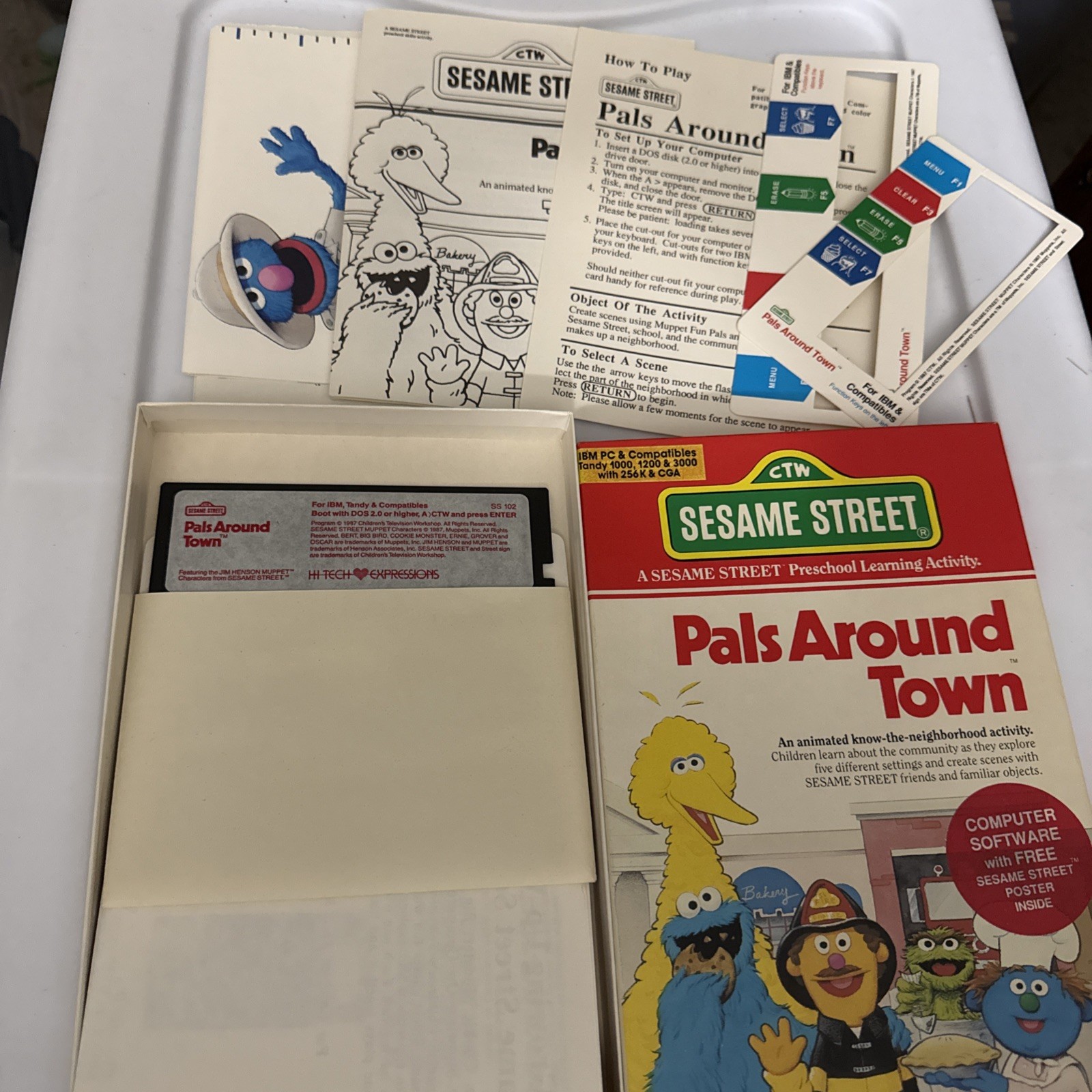 Sesame Street PALS AROUND TOWN HI TECH Expressions Floppy Disk UNTESTED Software
