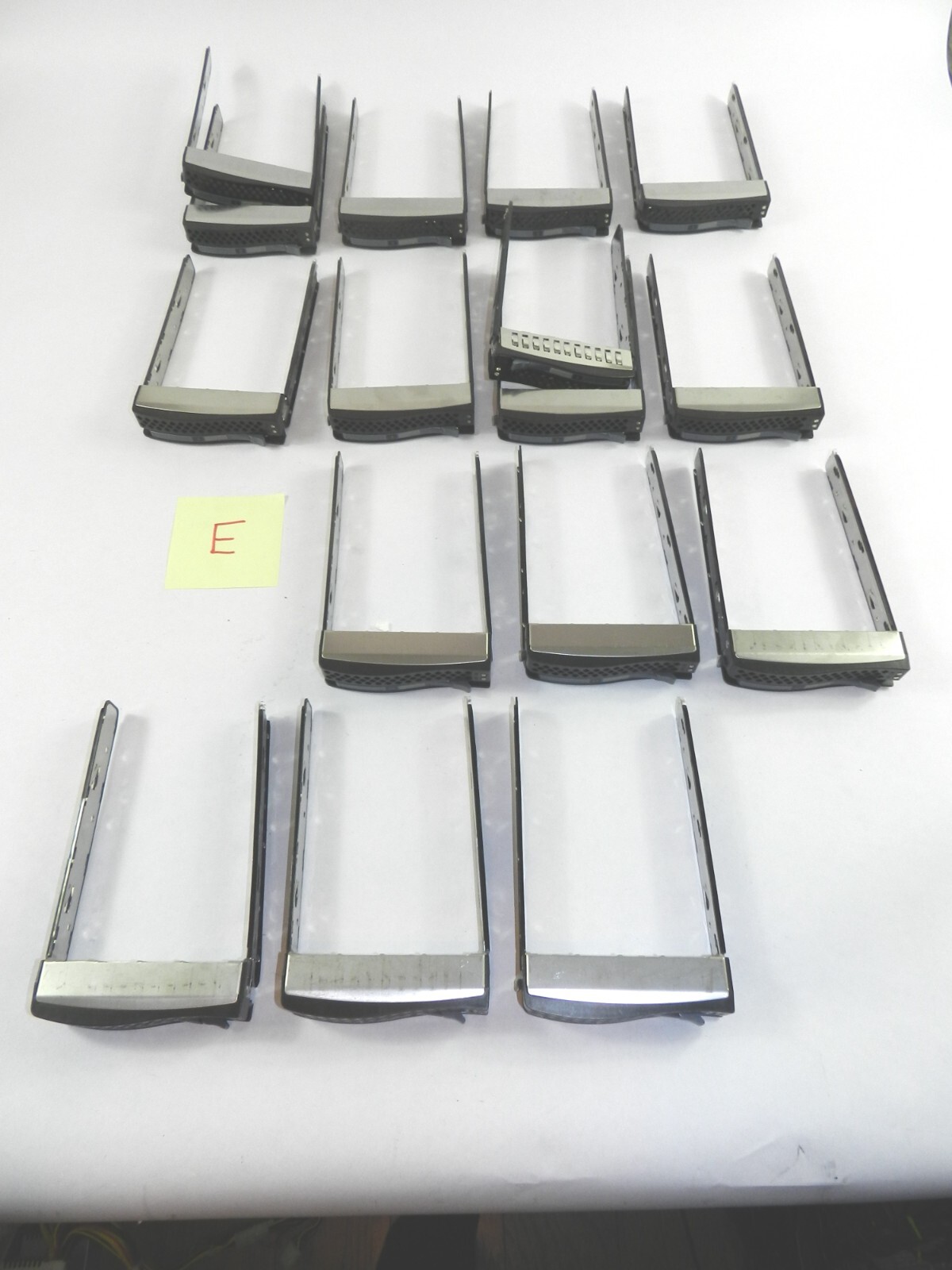 LOT 16 SUPERMICRO 01SC93301XX00C104 01-SC93301-XX00C003 3.5" HDD TRAY CADDY B261