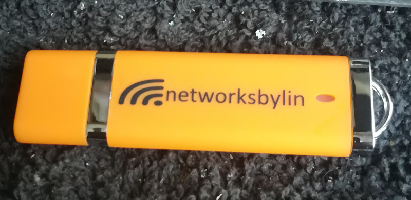 Many Linux or BSD Versions on Live Boot 16GB Key USB Disk Stick You Choose One