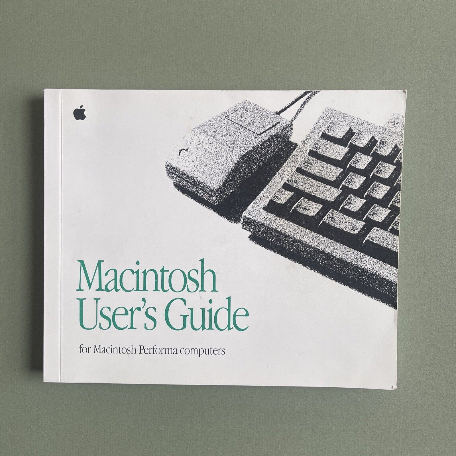 Vintage Apple Macintosh User\'s Guide for Performa Computers 1992 030-2665-A
