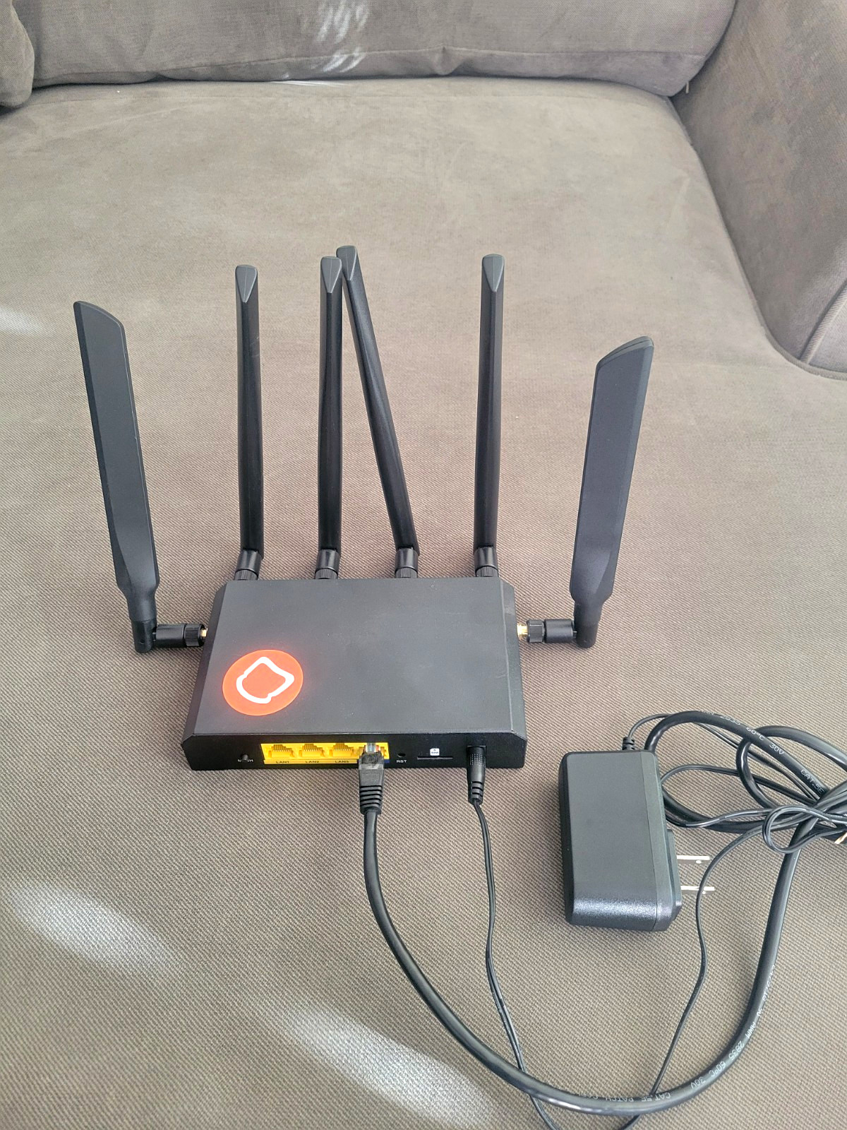 Pronto Networks PC61 Tri-Band Wireless/Wired Router Black PC-61C4-MW6