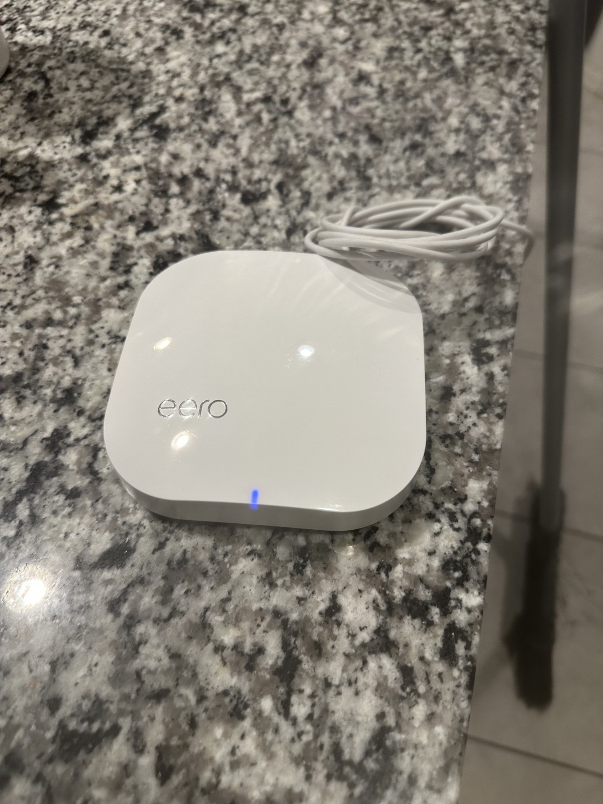 eero B011101 AC Tri-Band Mesh Wi-Fi System (Single Satellite Only)