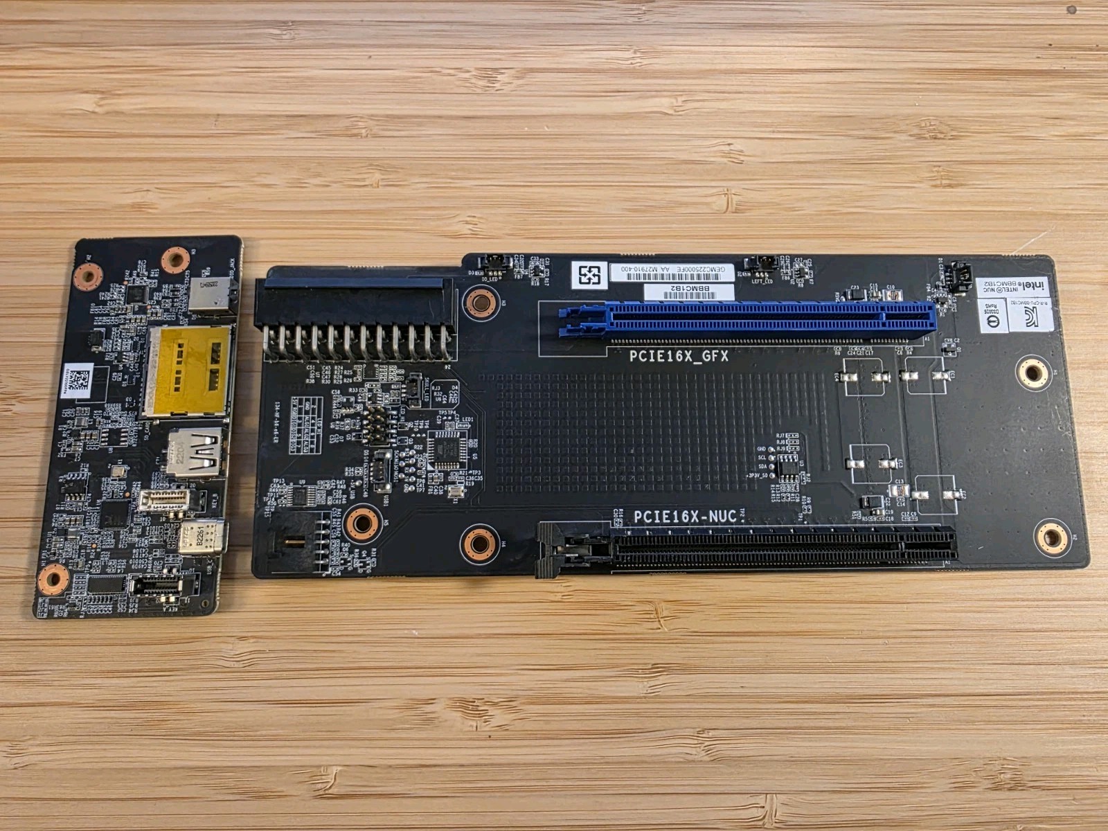 Intel NUC 12 Extreme BBMC1B2 PCIe 5.0 Baseboard + Front I/O Board Dr