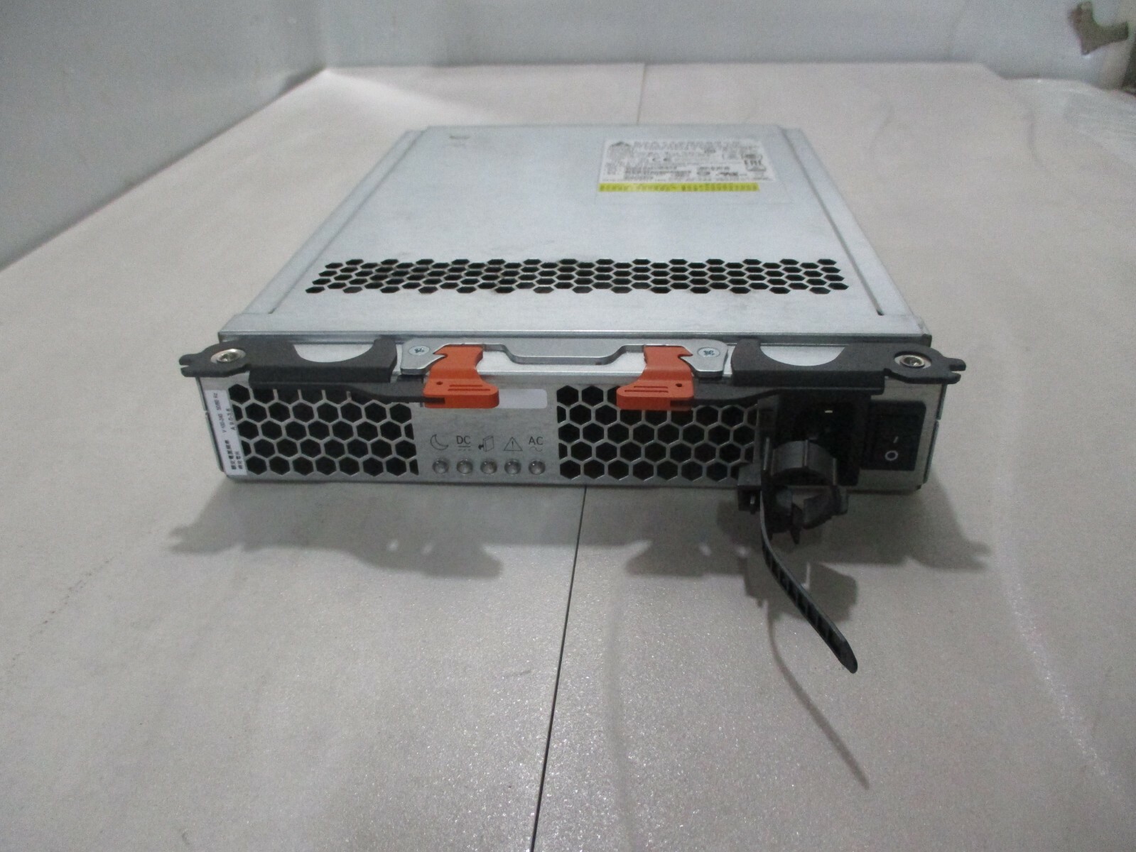 NETAPP X-48870-00-R6 Delta TDPS-725AB A 42883-33 725W power supply