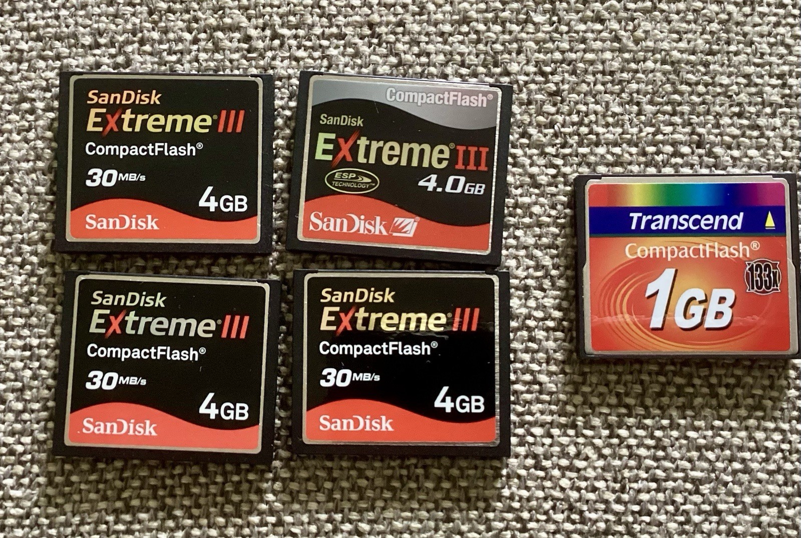 Reduced   Lot of 4 SanDisk 4GB Extreme III Compact Flash Memory Card Plus Pouch