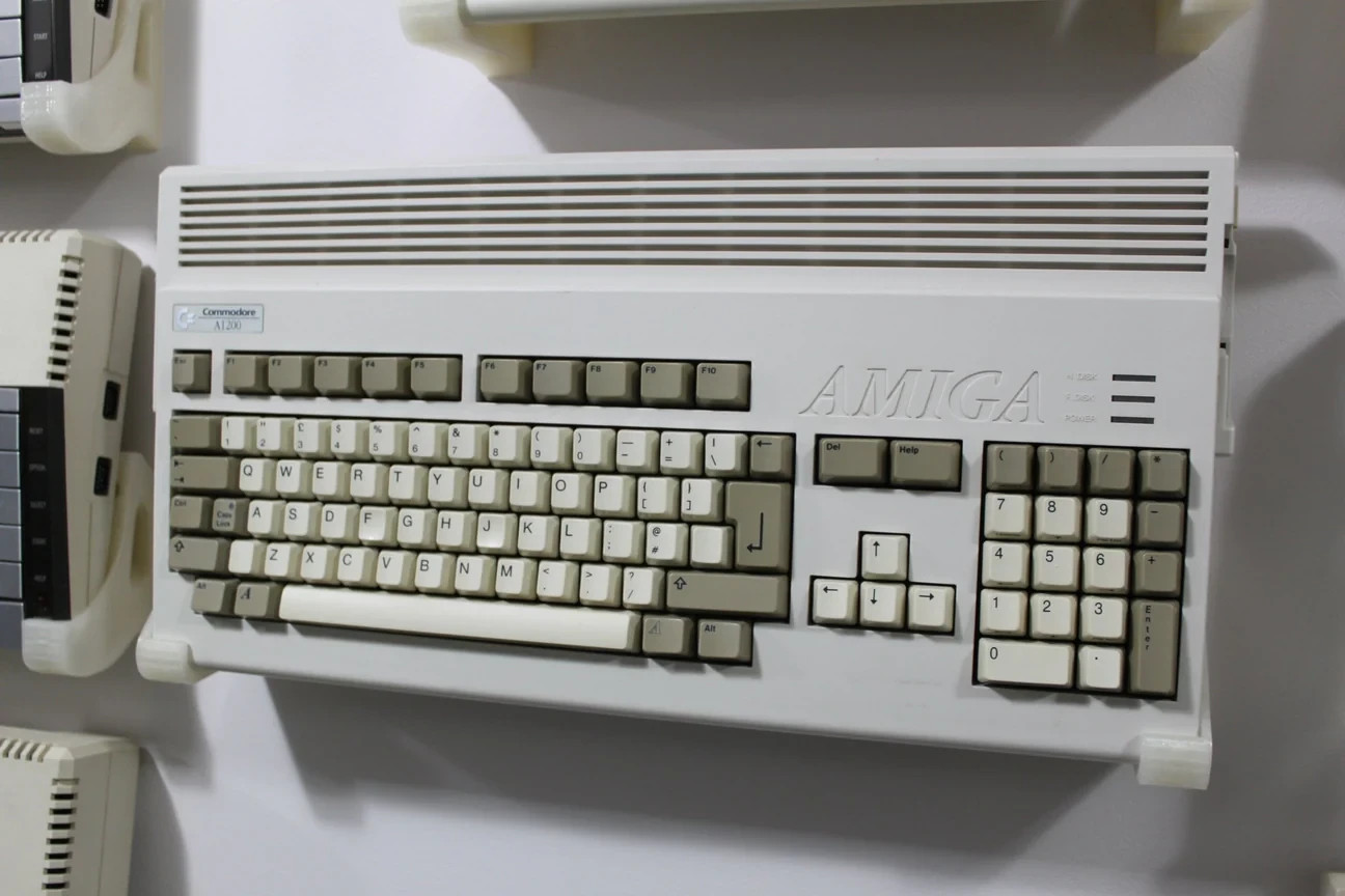 Amiga 1200 Presentation Stand and Wall Mount