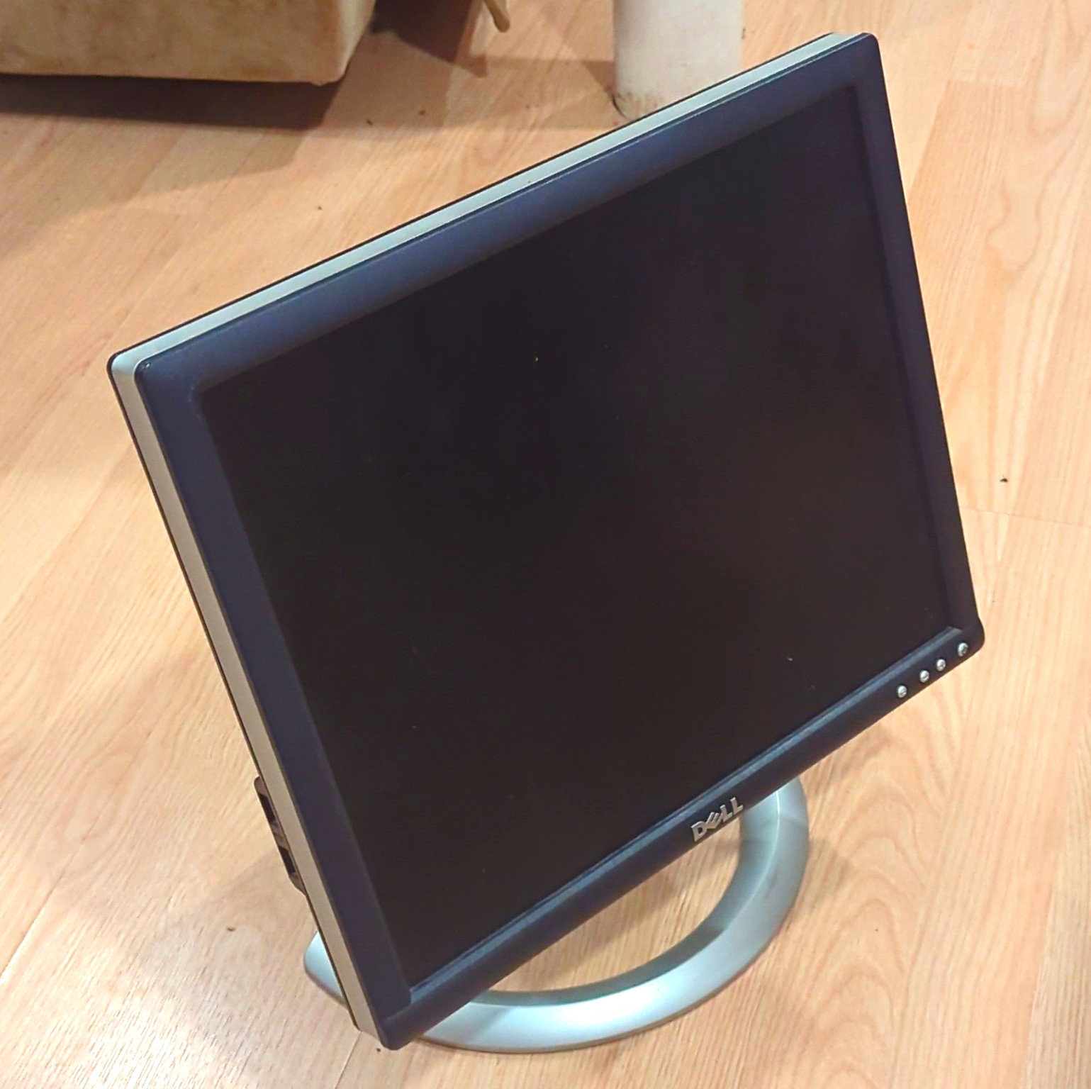 Dell UltraSharp 1907FP 19" LCD Monitor 1280x1024 5:4 Tiltable Black/Silver