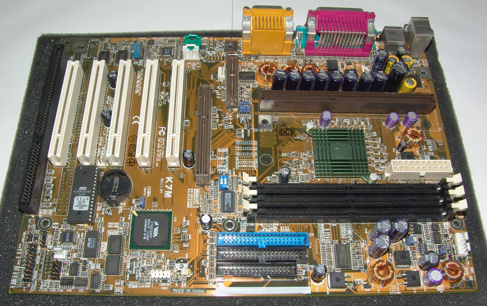 ASUS K7M Motherboard Athlon Slot A AMD Irongate 751 + VIA-686A