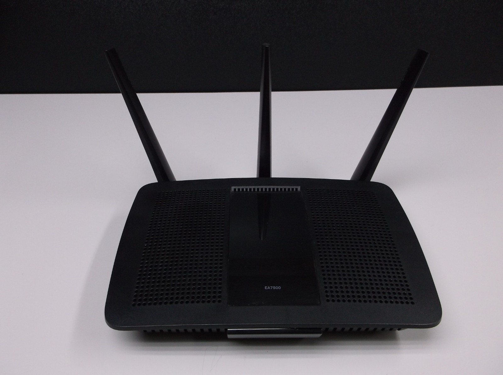 Linksys EA7500-V2 Max-Stream AC1900 MU-MIMO Gigabit 1300Mbps 4 Port Router