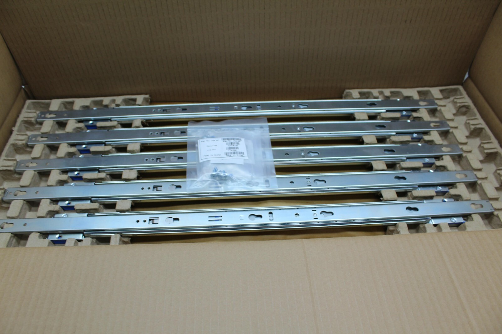 EXX1U2URAILS2 EMC 042-009-400 Accuride 1U/2U Server Workstation Rail Kit 5 PACK